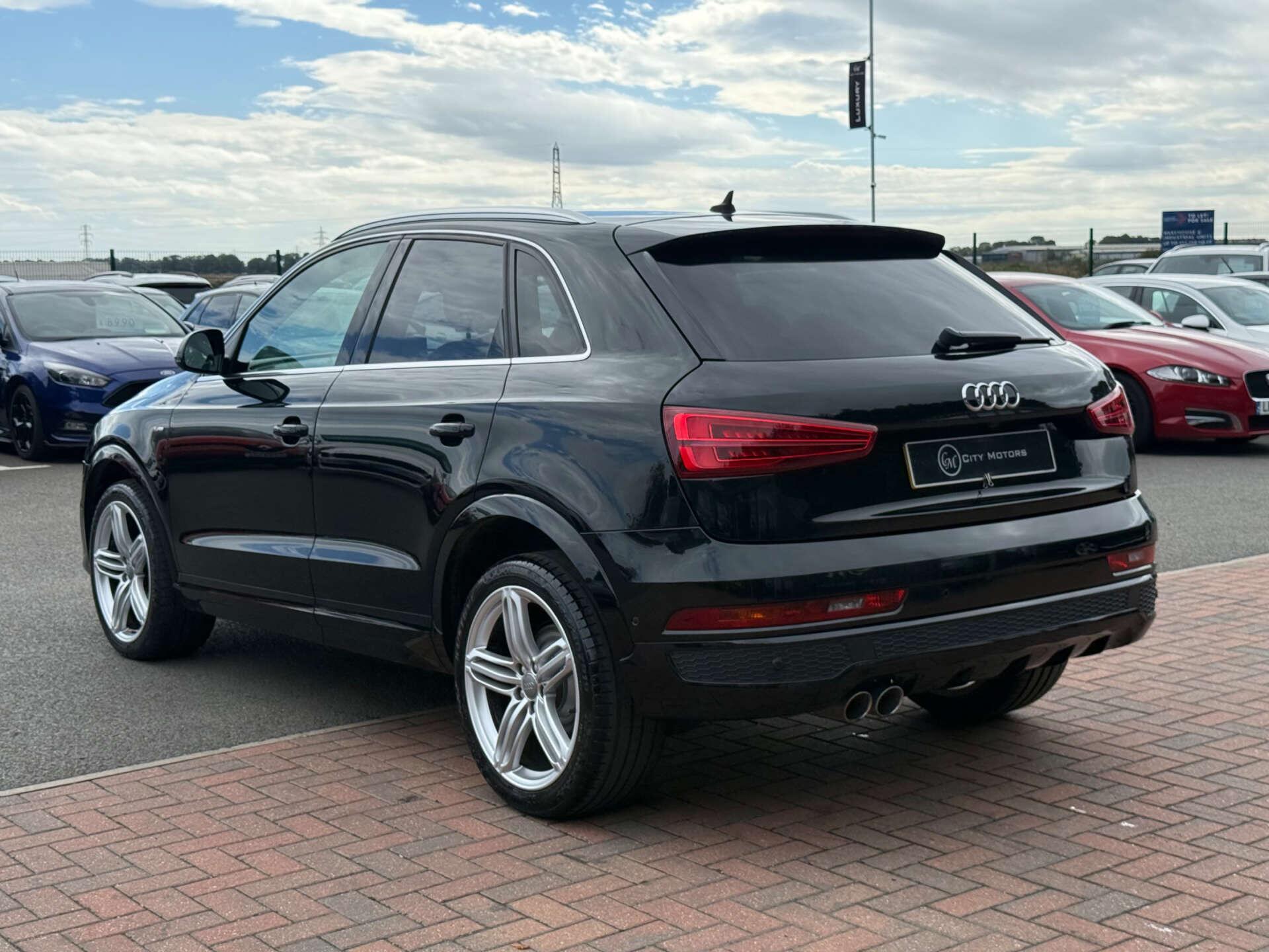 Audi Q3 view 27
