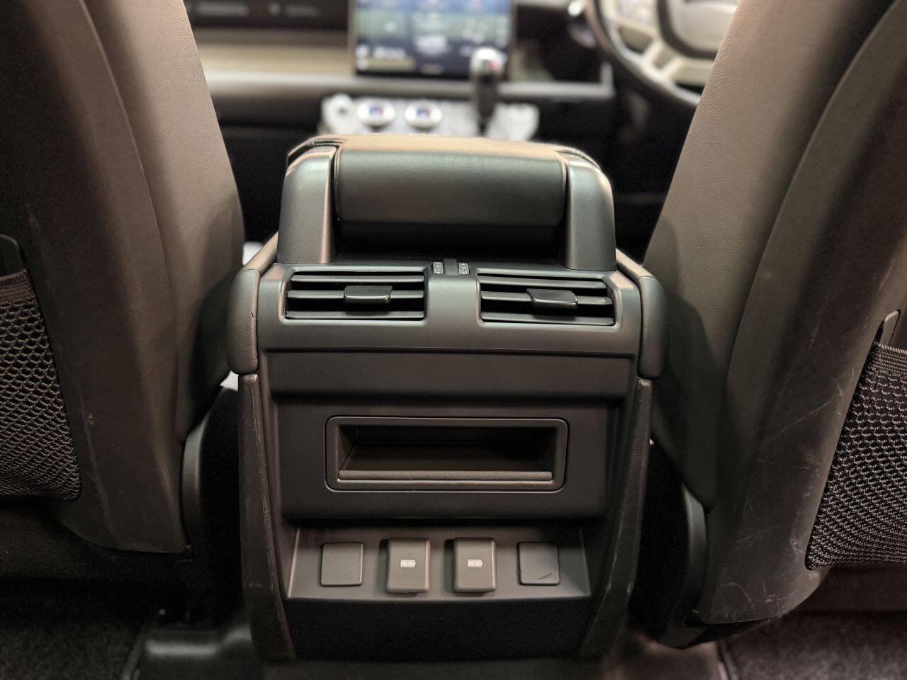 Land Rover Defender 110 view 43