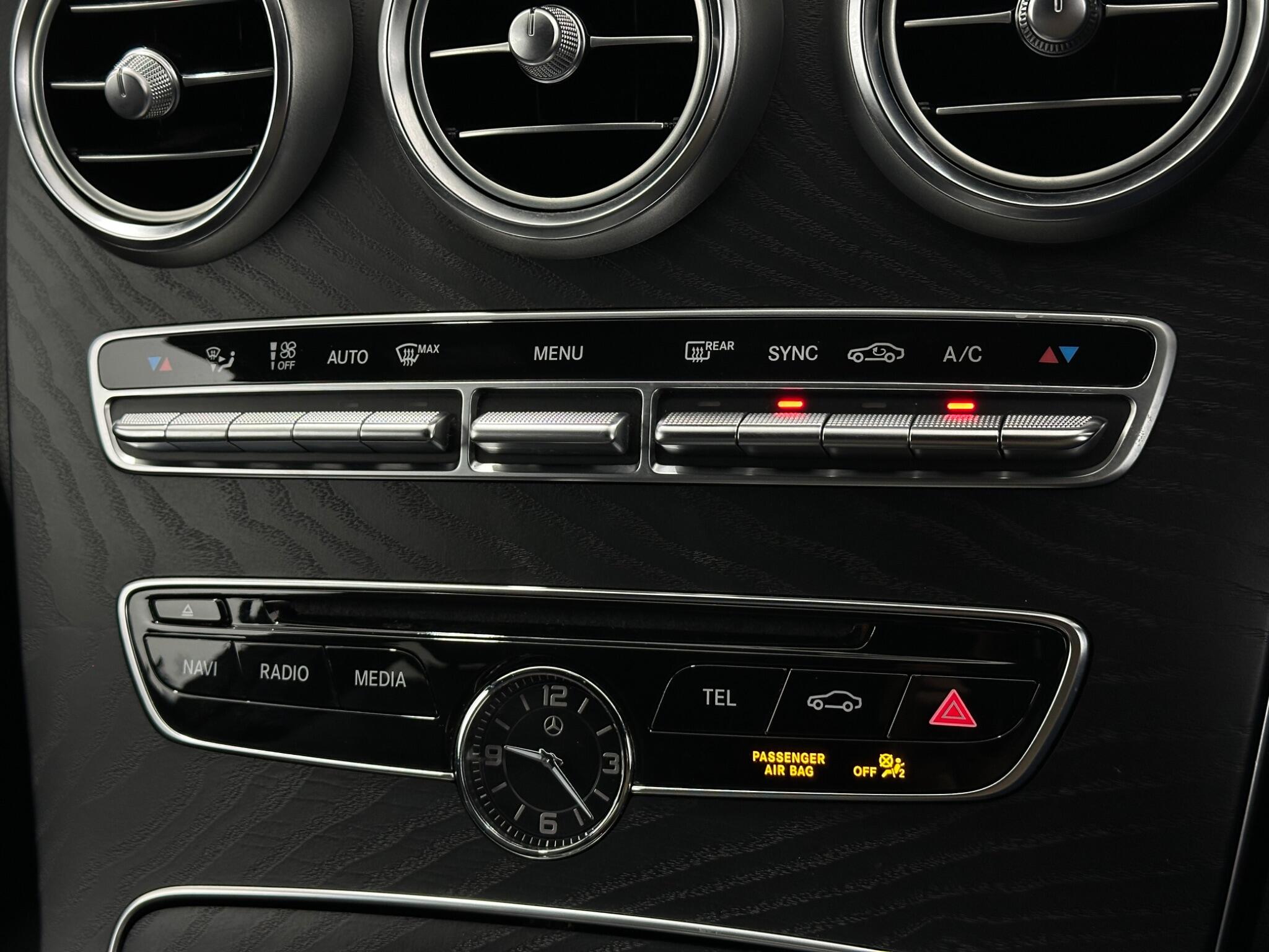 Mercedes-Benz C-Class view 23