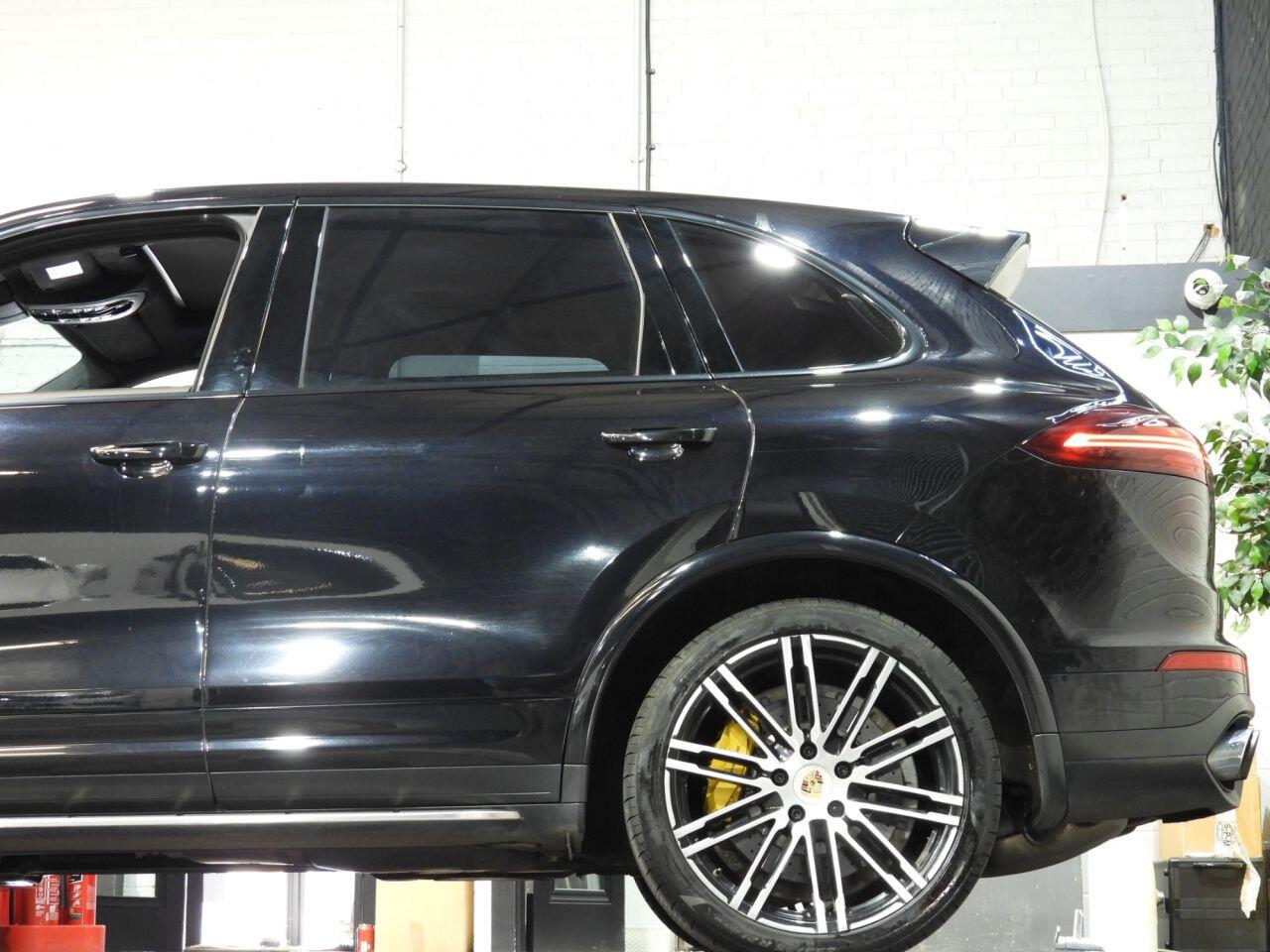 Porsche Cayenne view 3