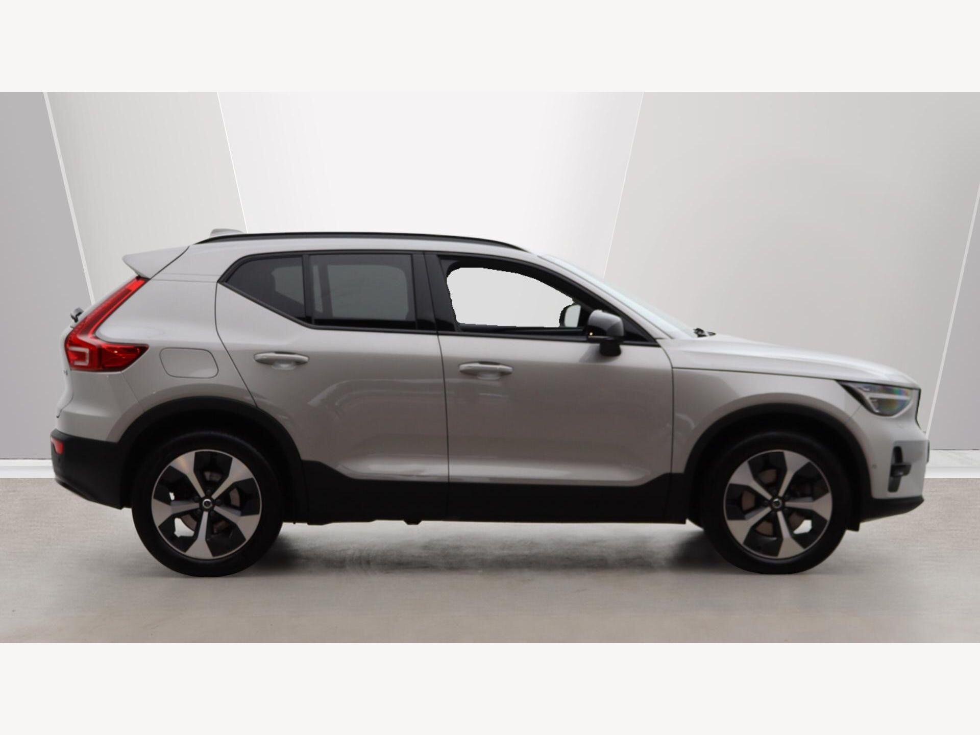 Volvo XC40 view 3