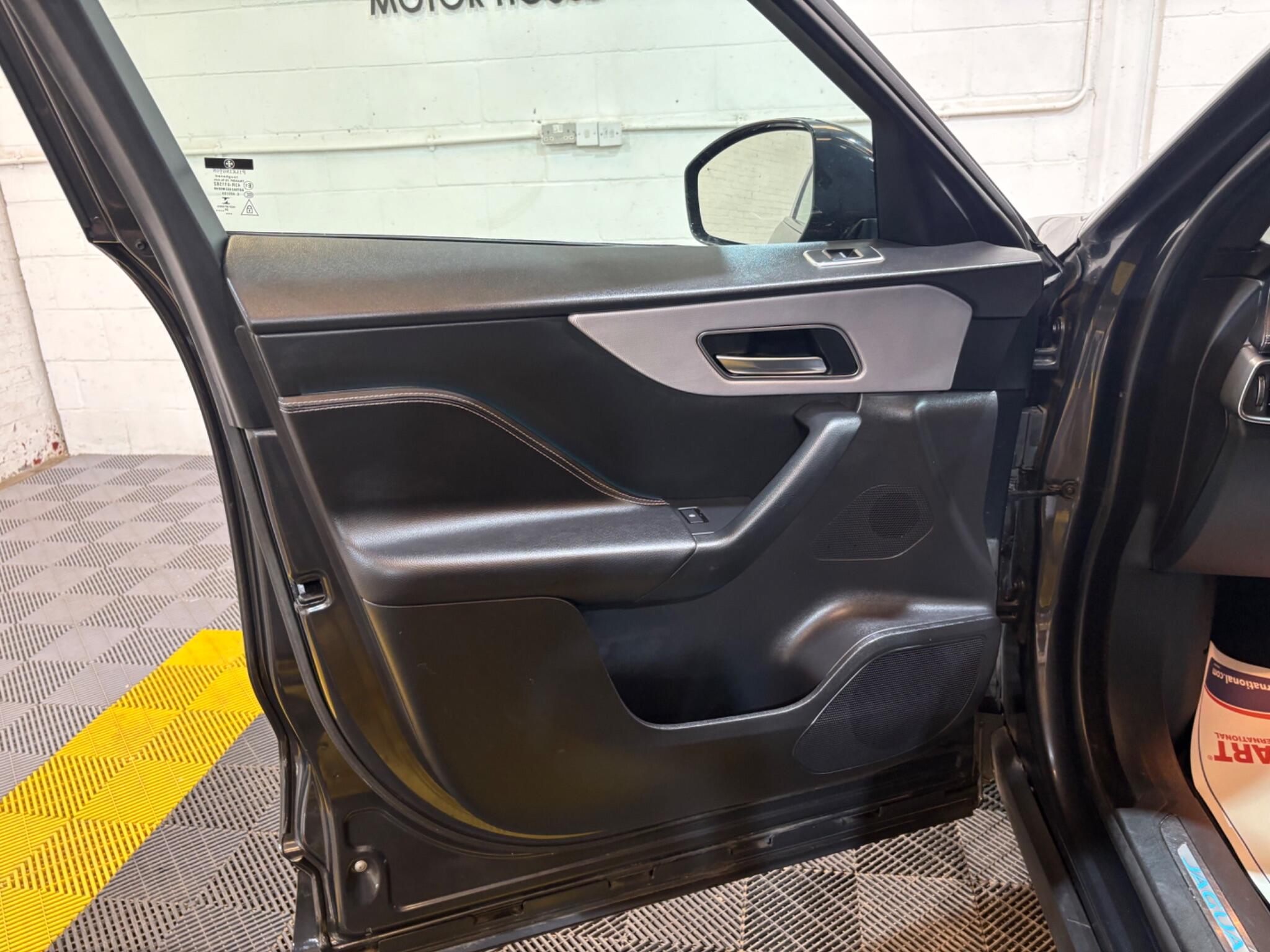 Jaguar F-Pace view 44