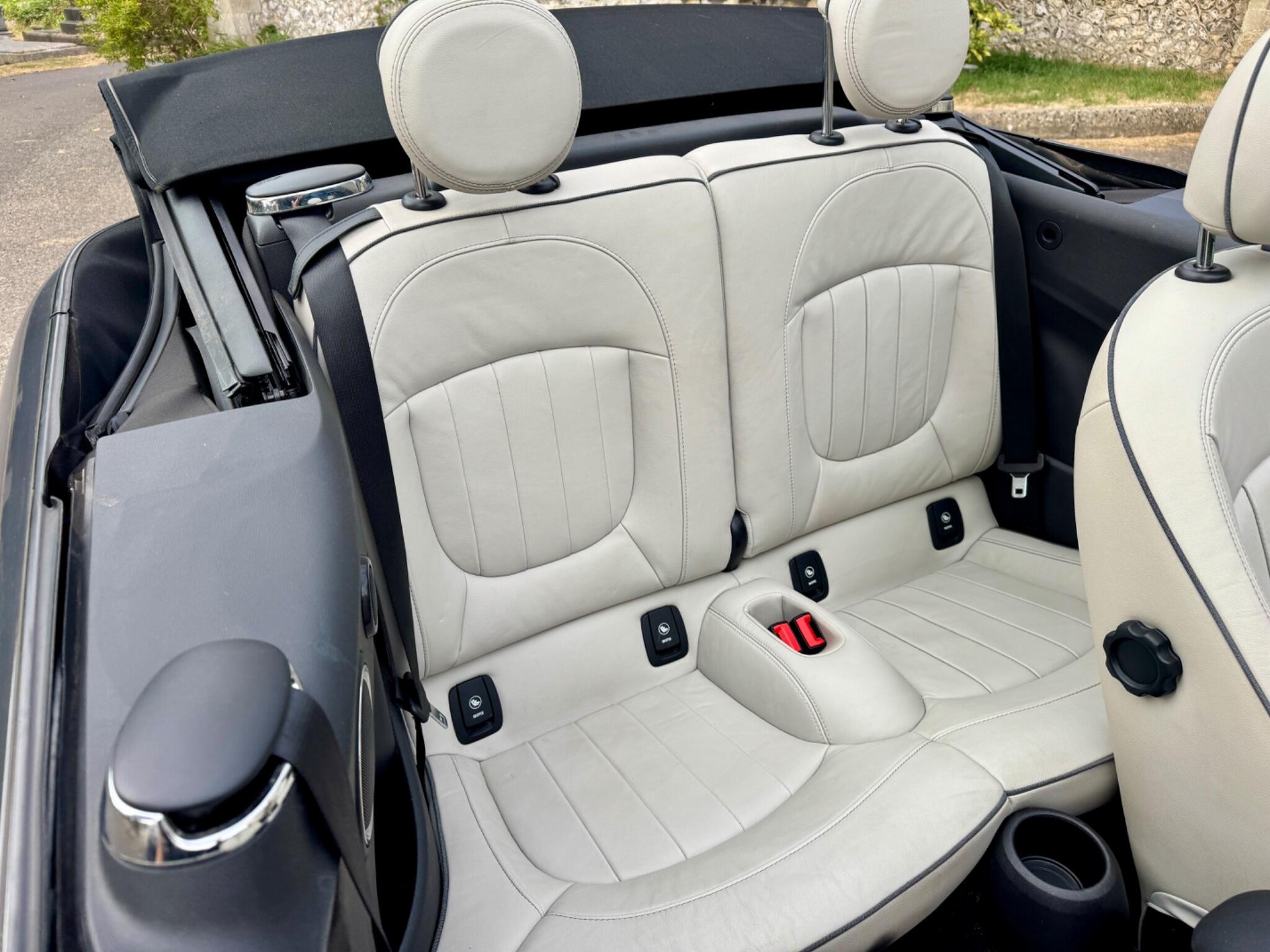 Mini Convertible view 43