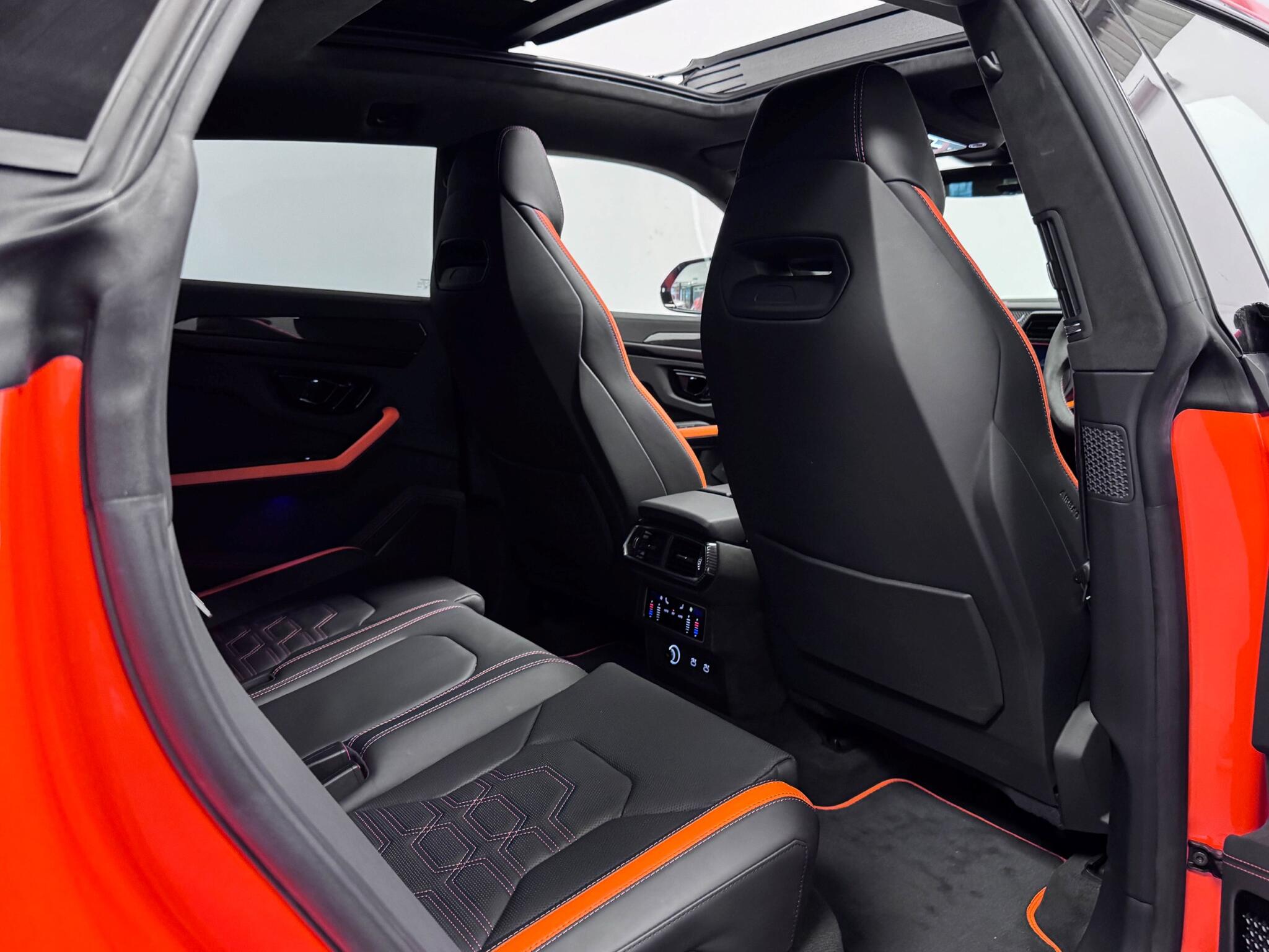 Lamborghini Urus view 39