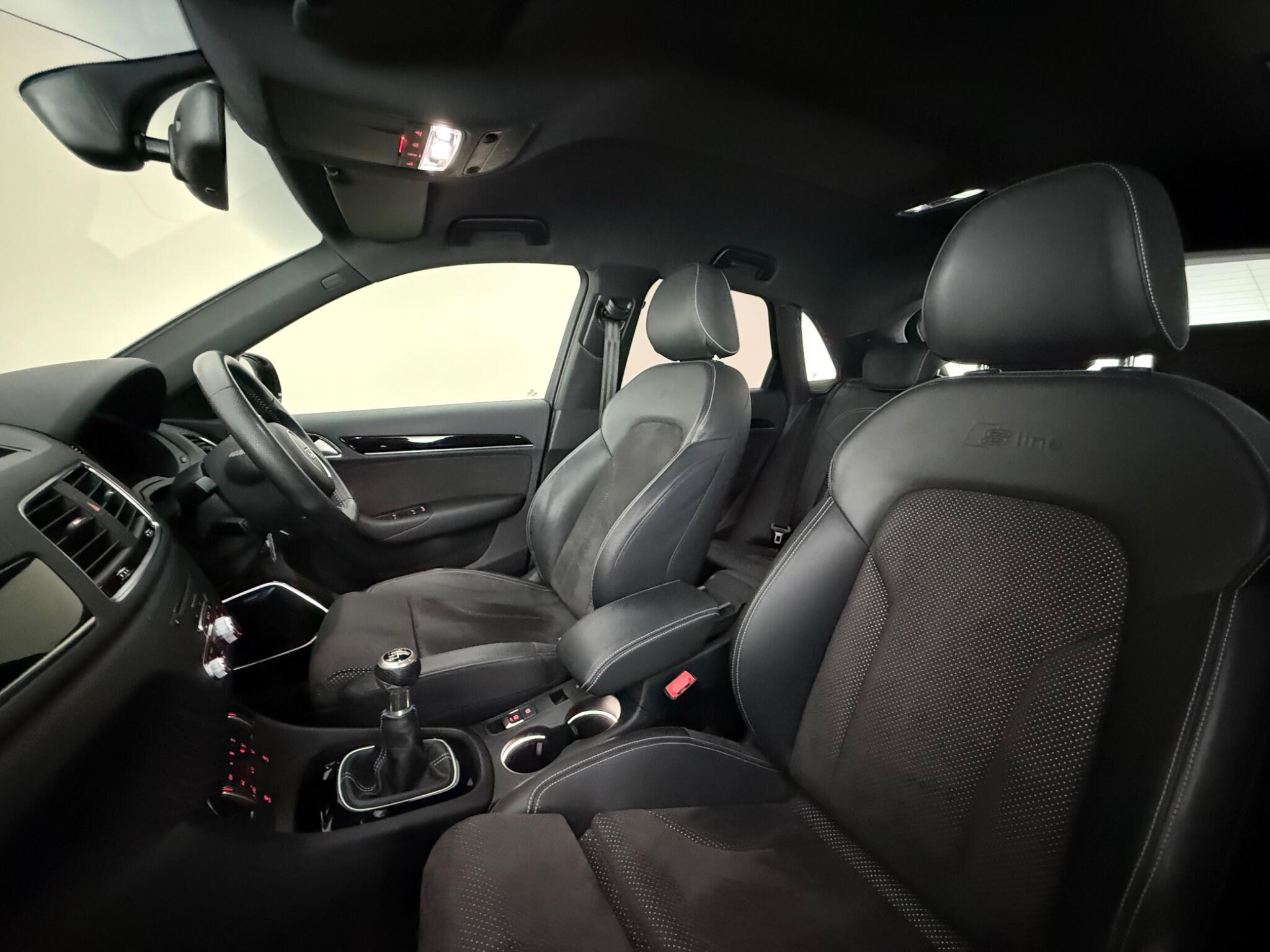 Audi Q3 view 32