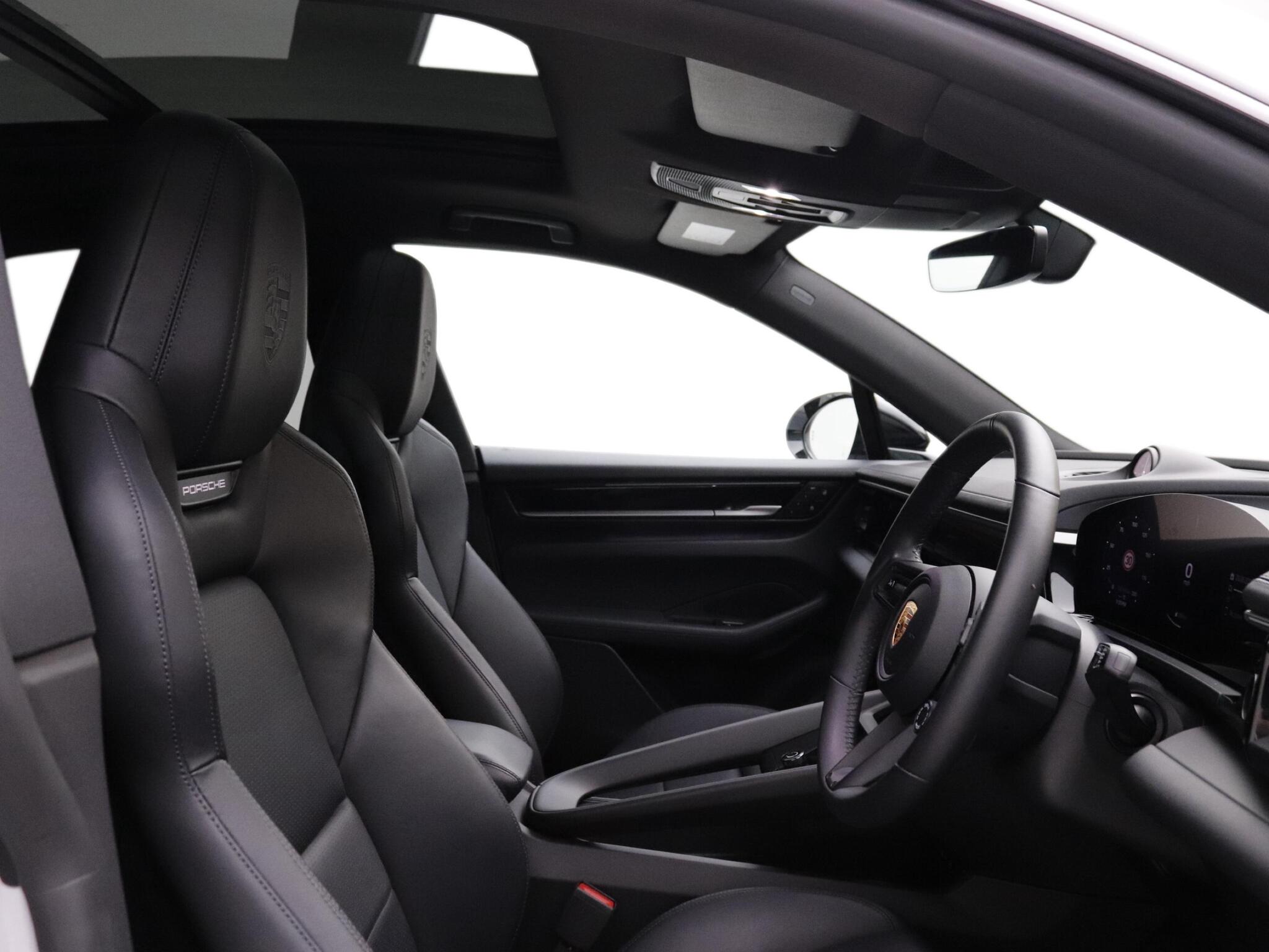 Porsche Macan view 10