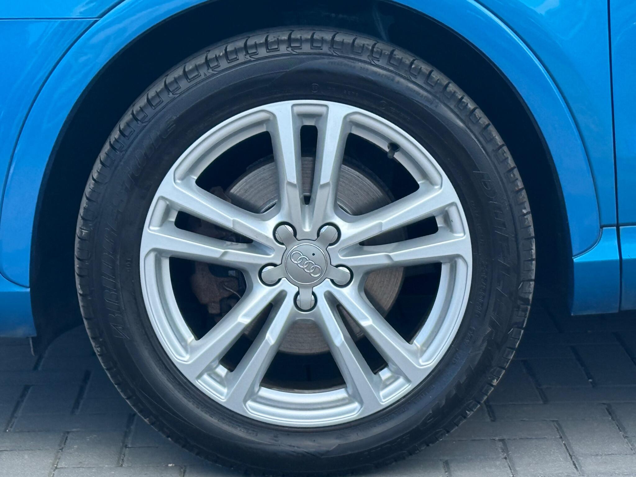 Audi Q3 view 12