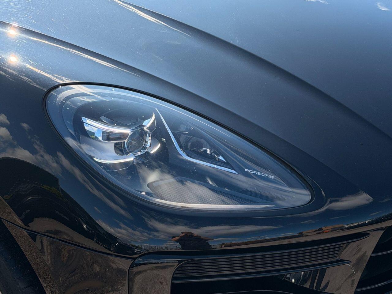 Porsche Macan view 15