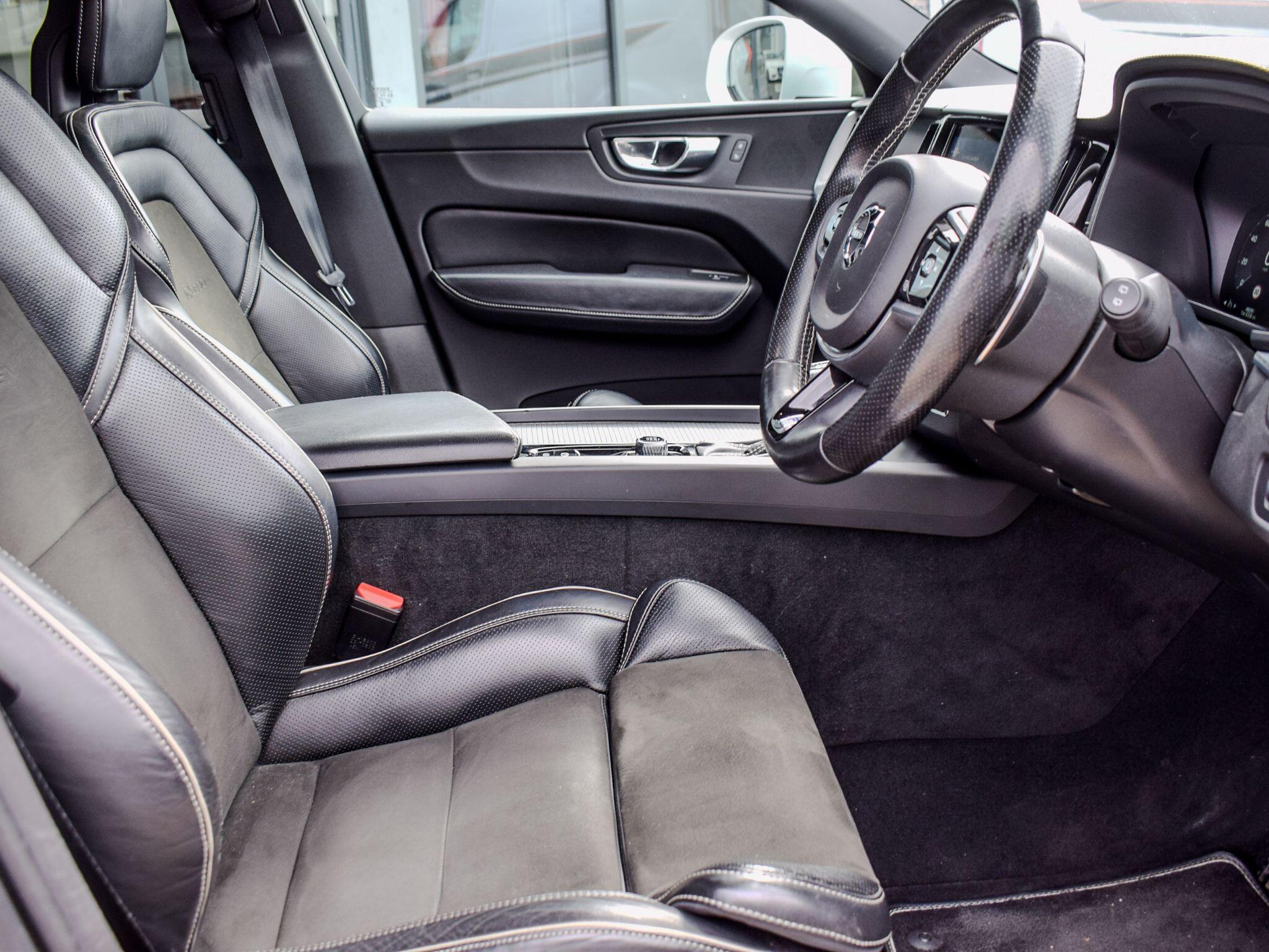 Volvo XC60 view 15