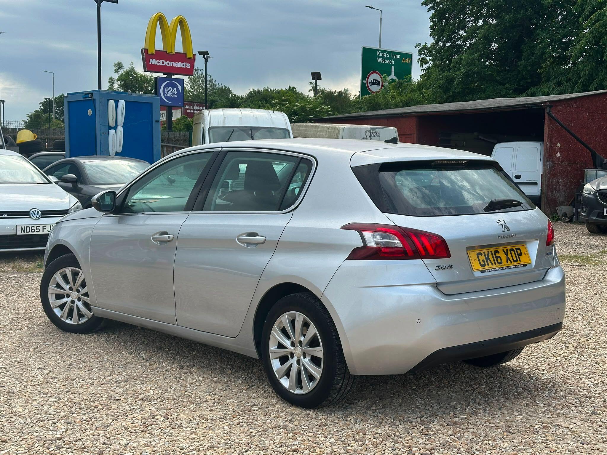 Peugeot 308 view 4
