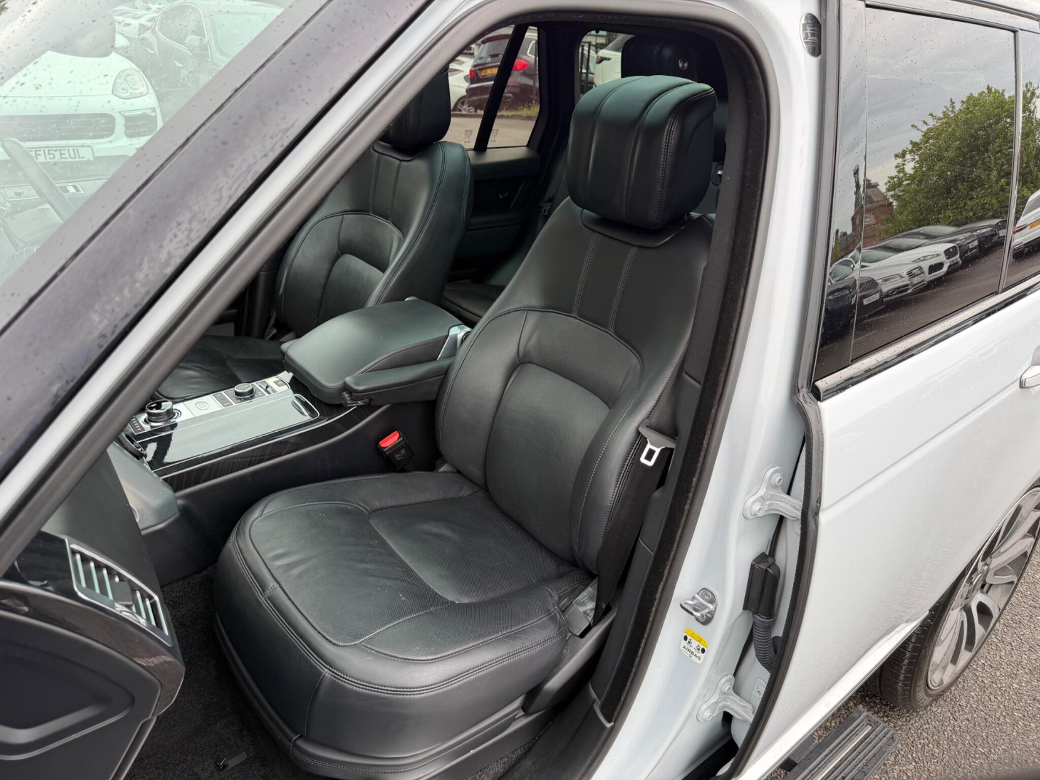 Land Rover Range Rover view 19