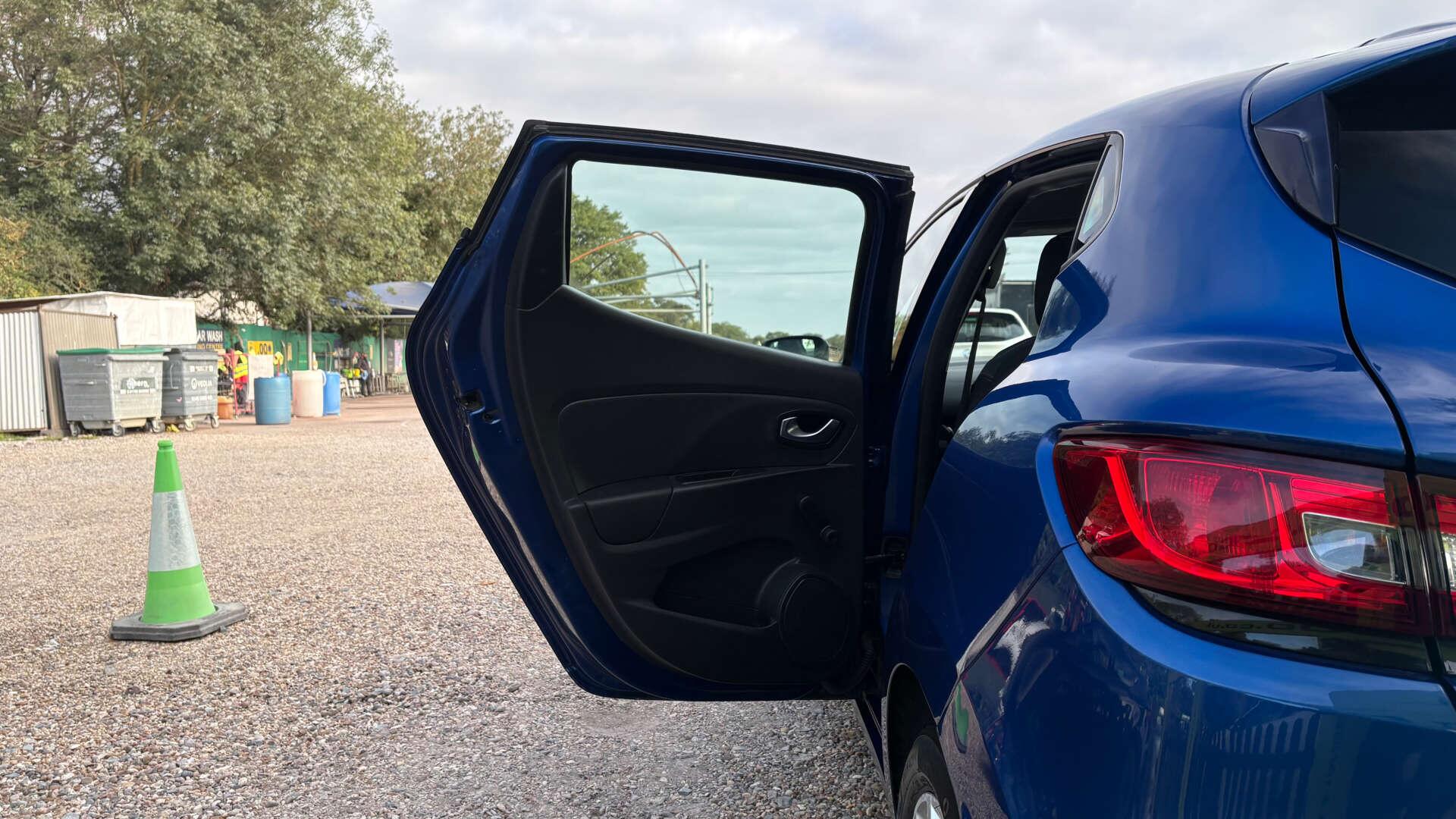 Renault Clio view 37