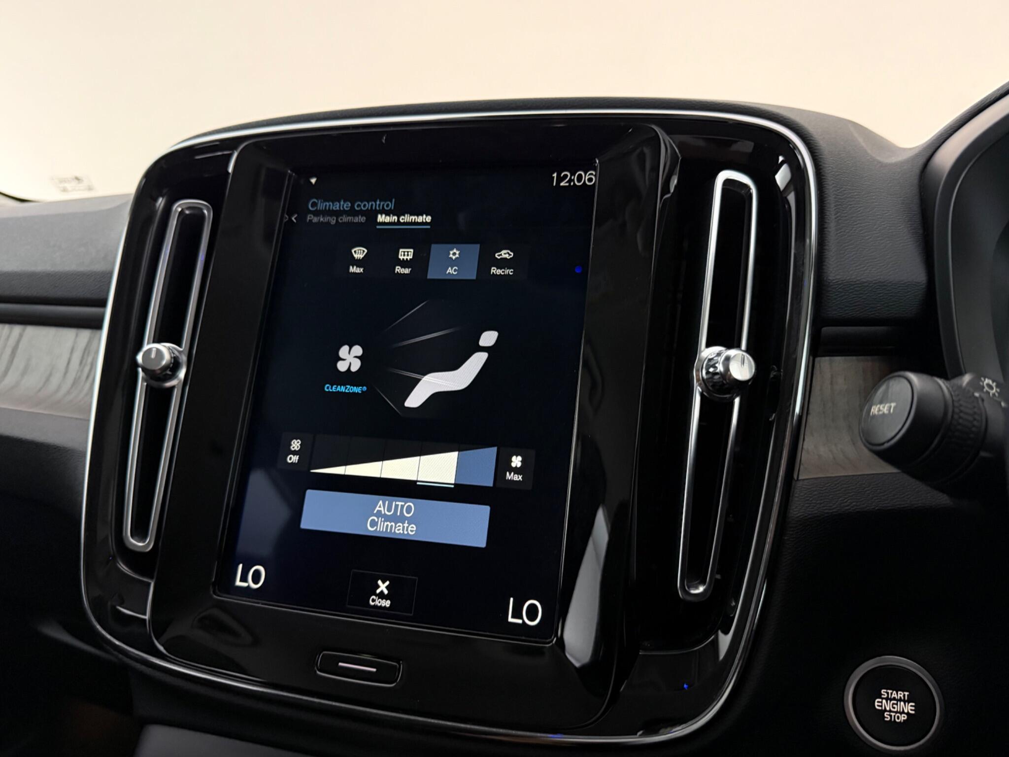 Volvo XC40 view 25