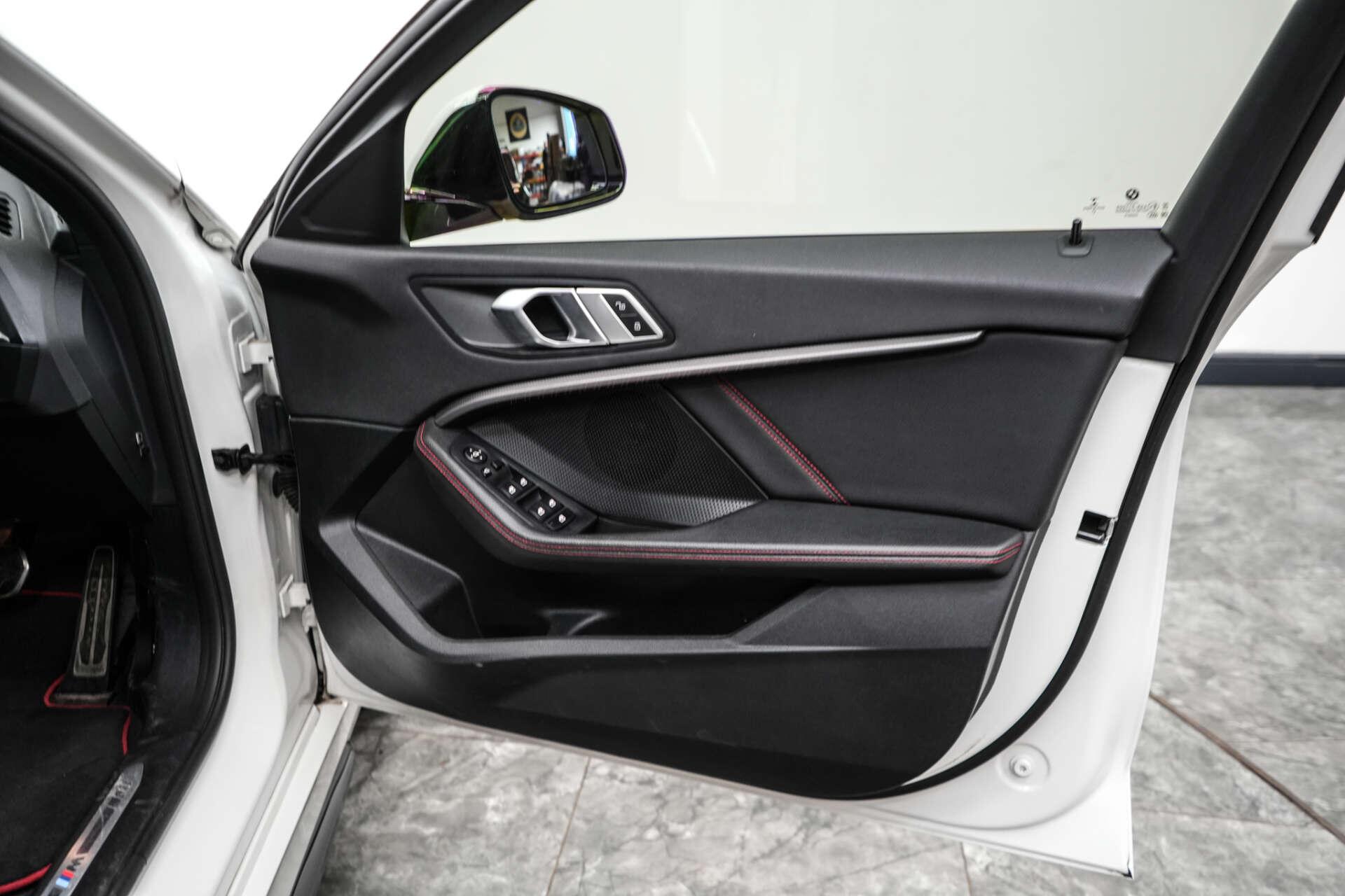 BMW 1 Series view 22