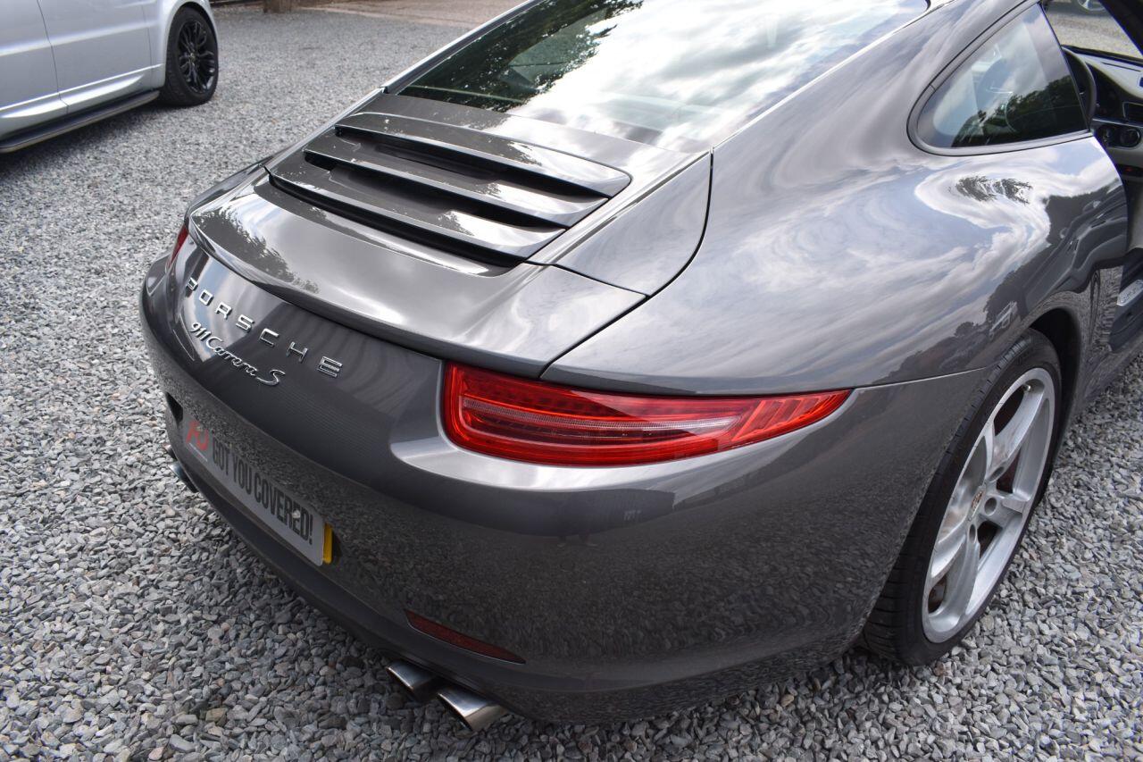 Porsche 911 view 19