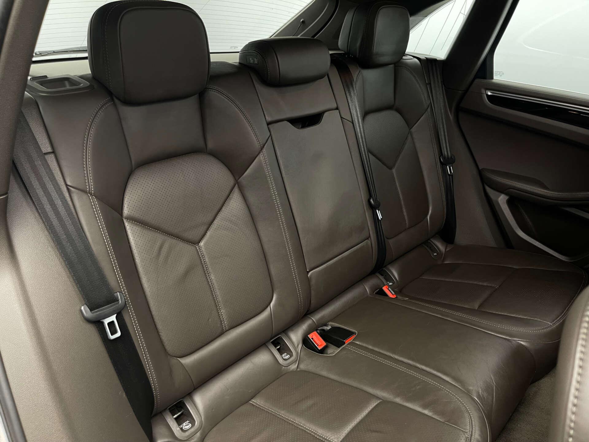 Porsche Macan view 29