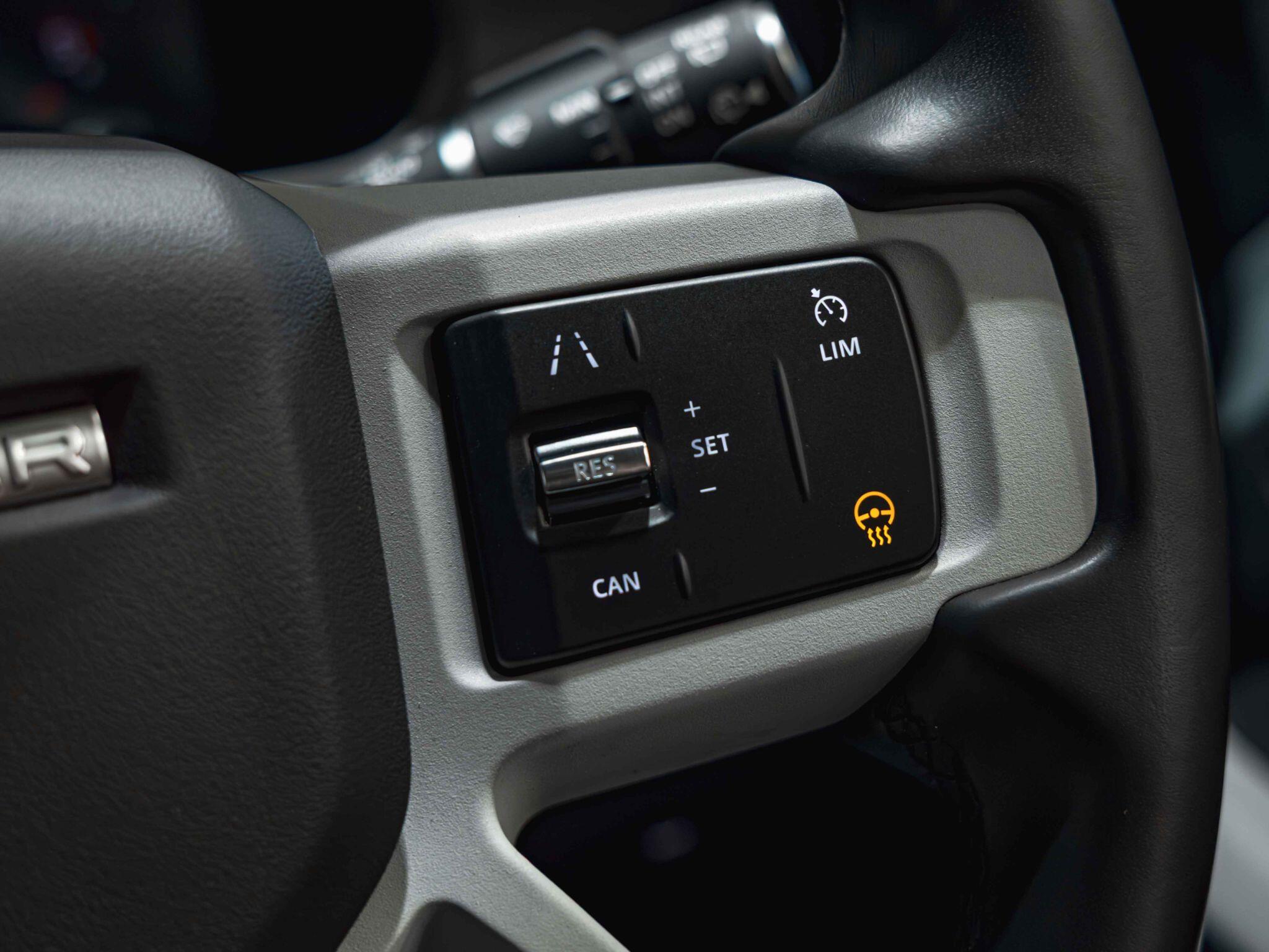 Land Rover Defender 110 view 18