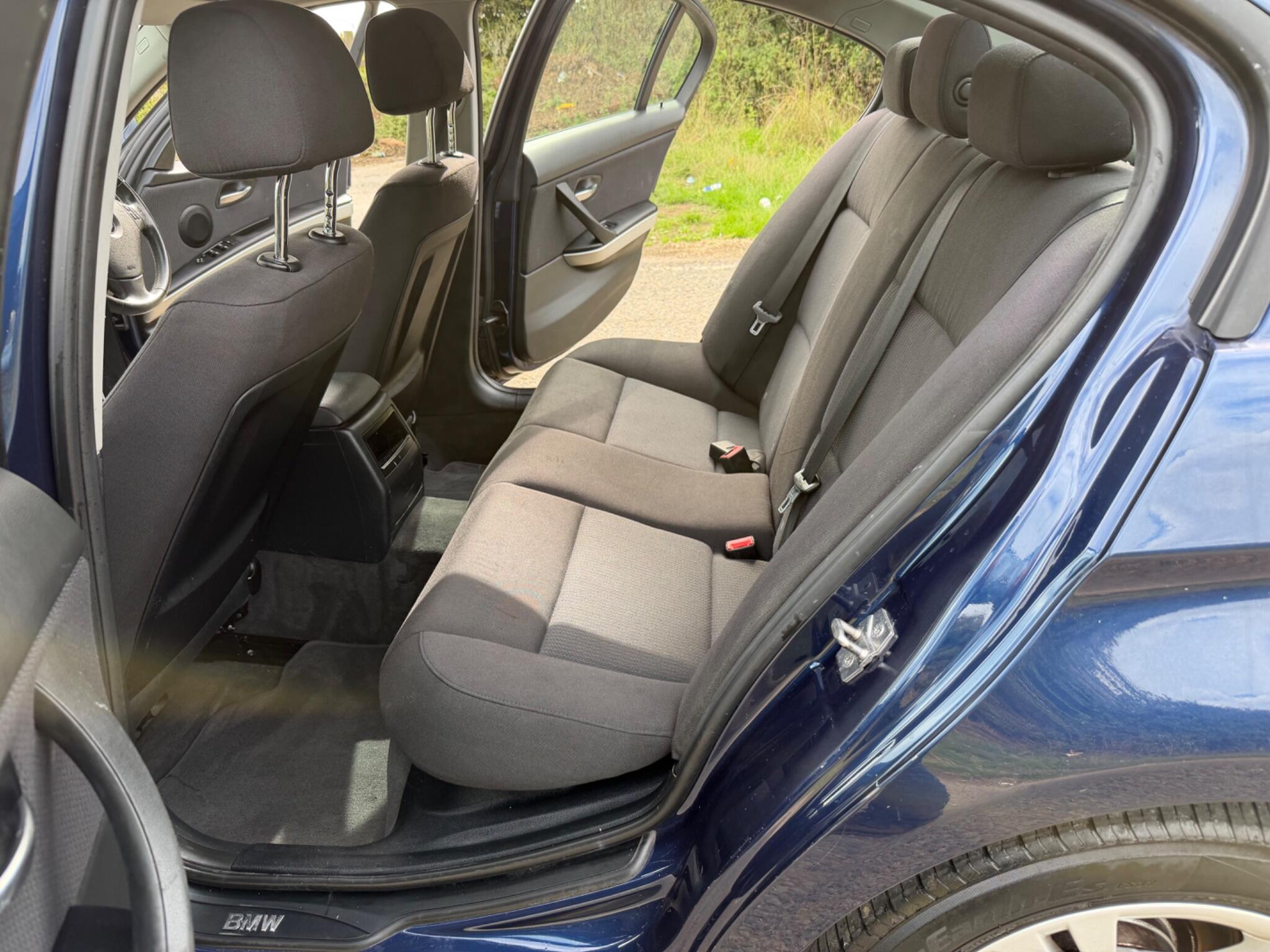BMW 3 Series view 9