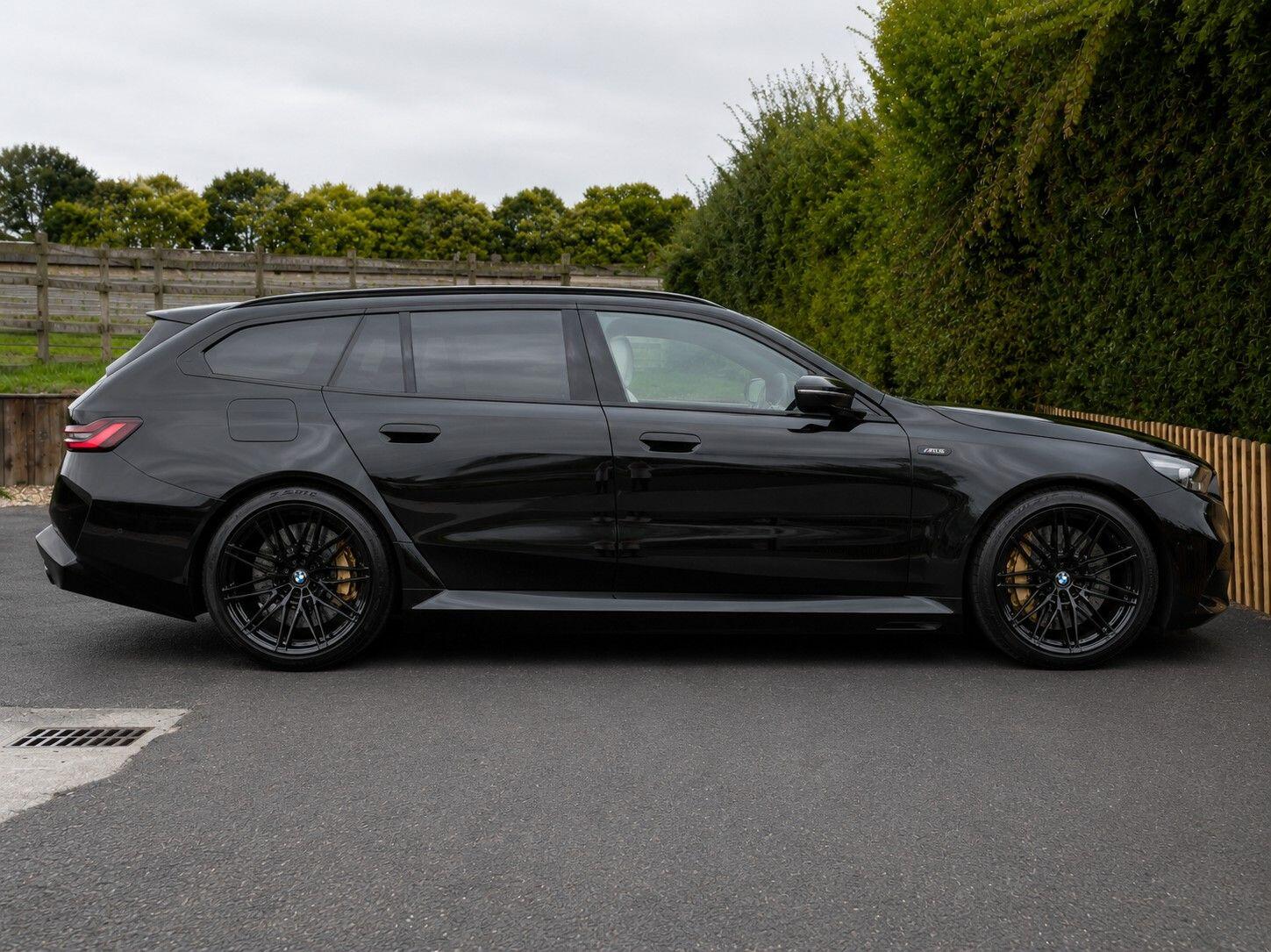 BMW M5 view 2