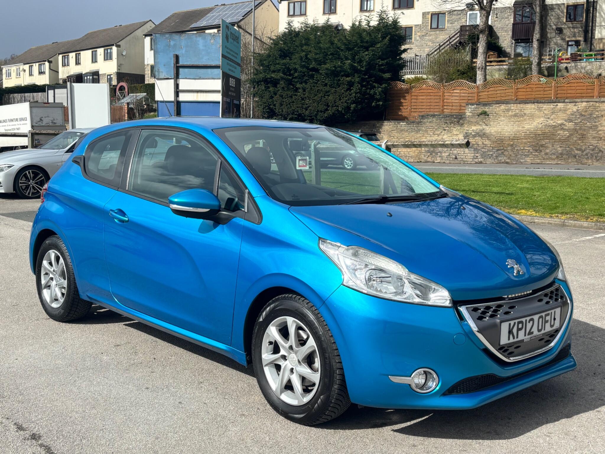 Peugeot 208 view 3