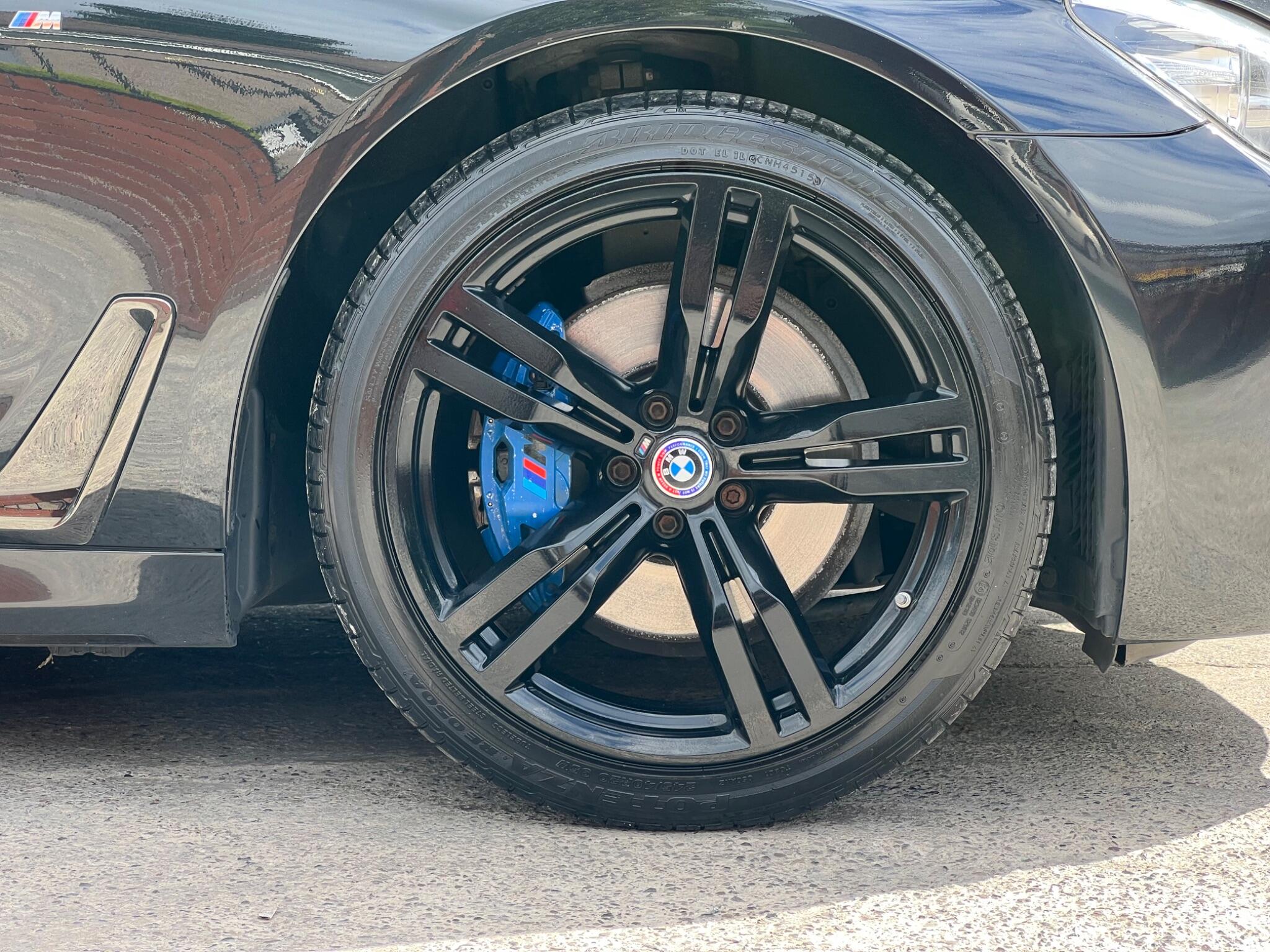 BMW 7 Series view 9
