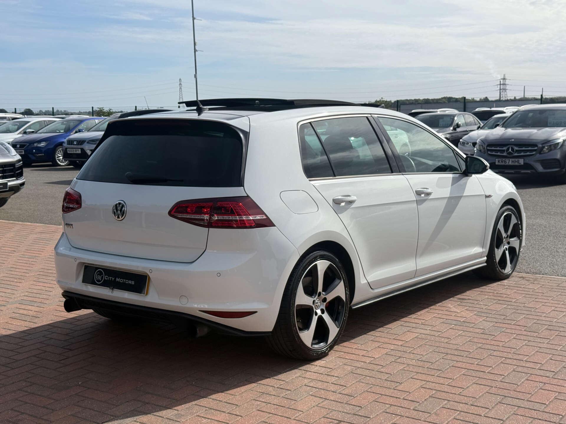 Volkswagen Golf view 23
