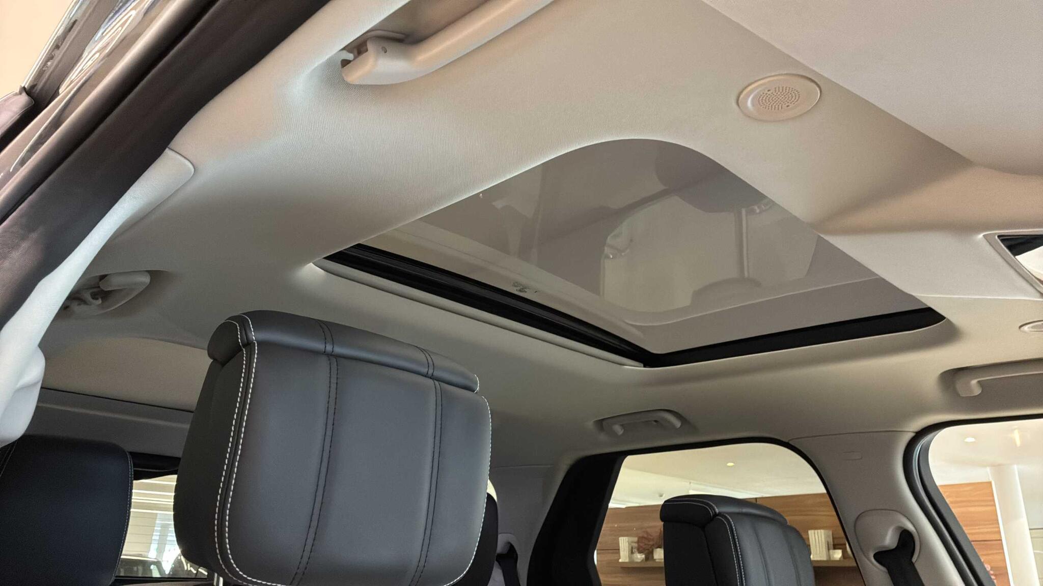 Land Rover Discovery view 26