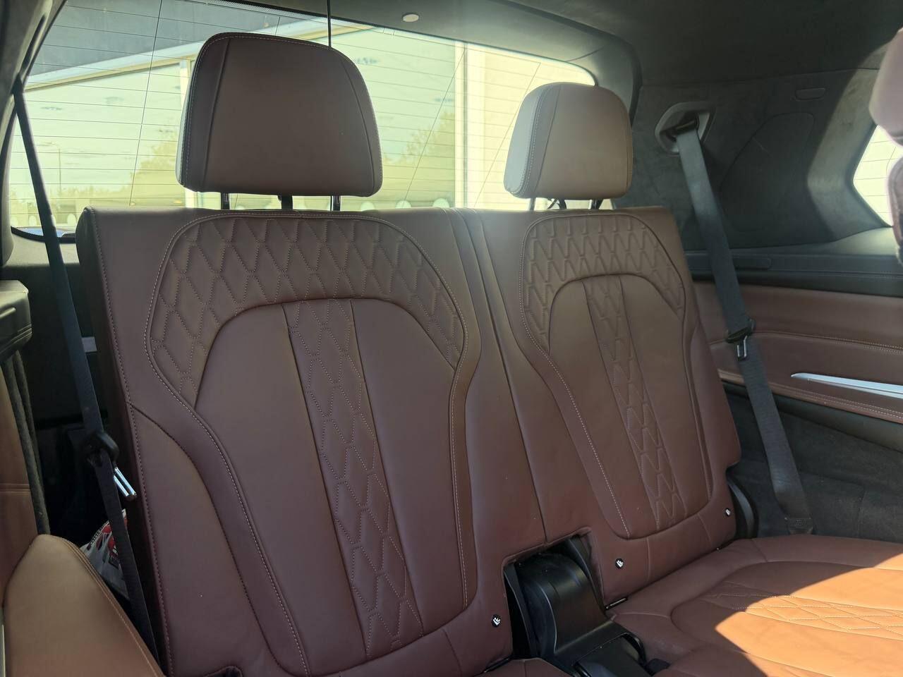 BMW X7 view 26