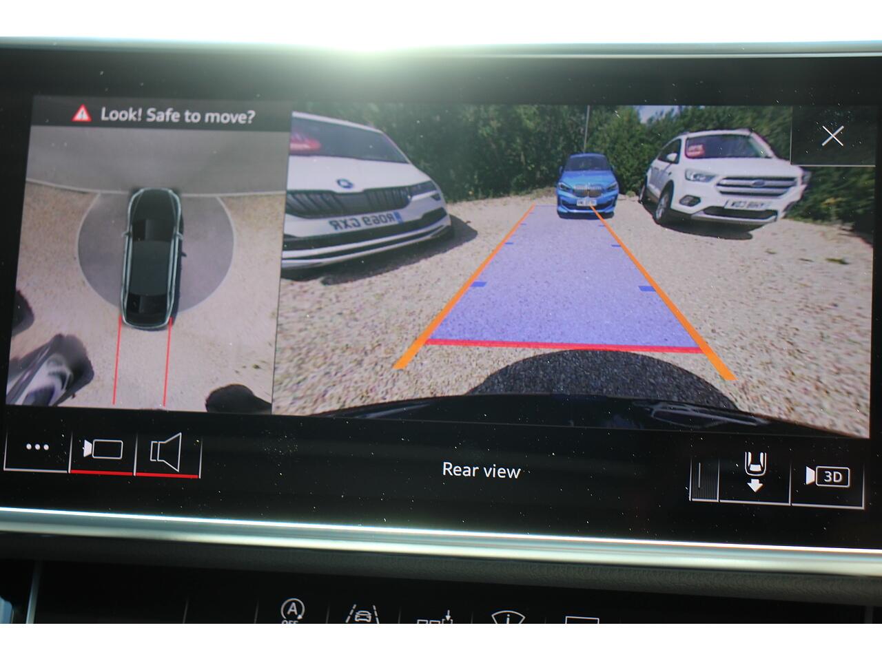 Audi A8 view 25