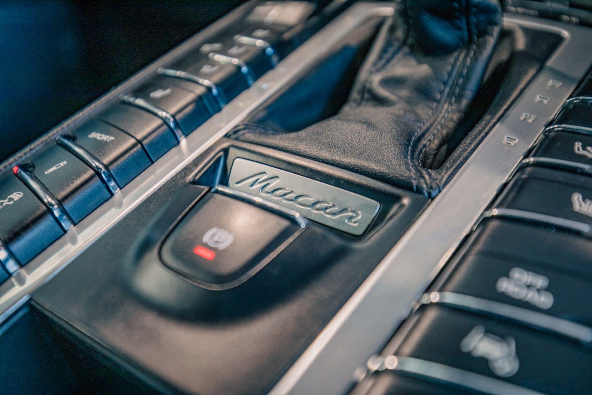 Porsche Macan view 22