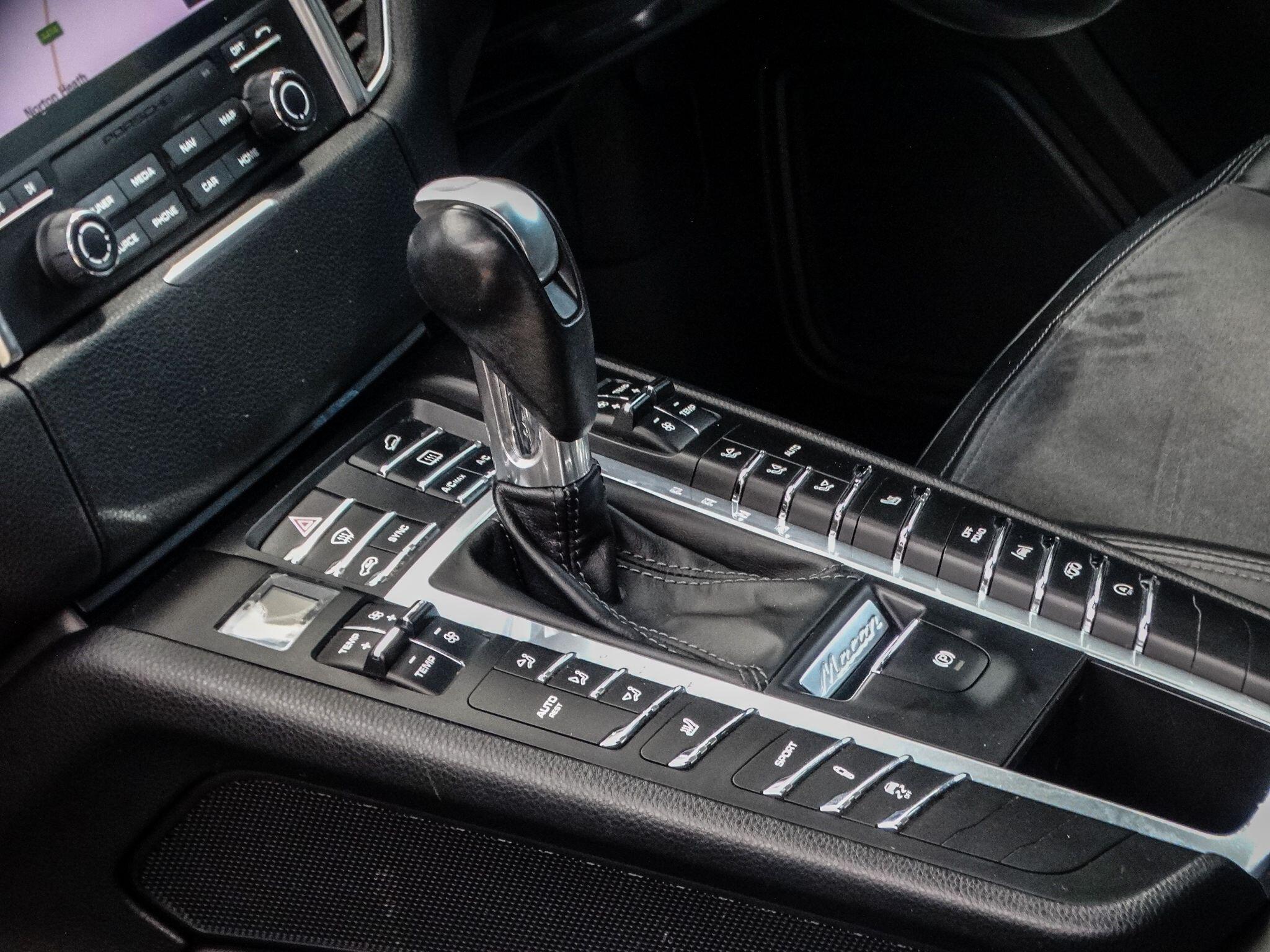 Porsche Macan view 18