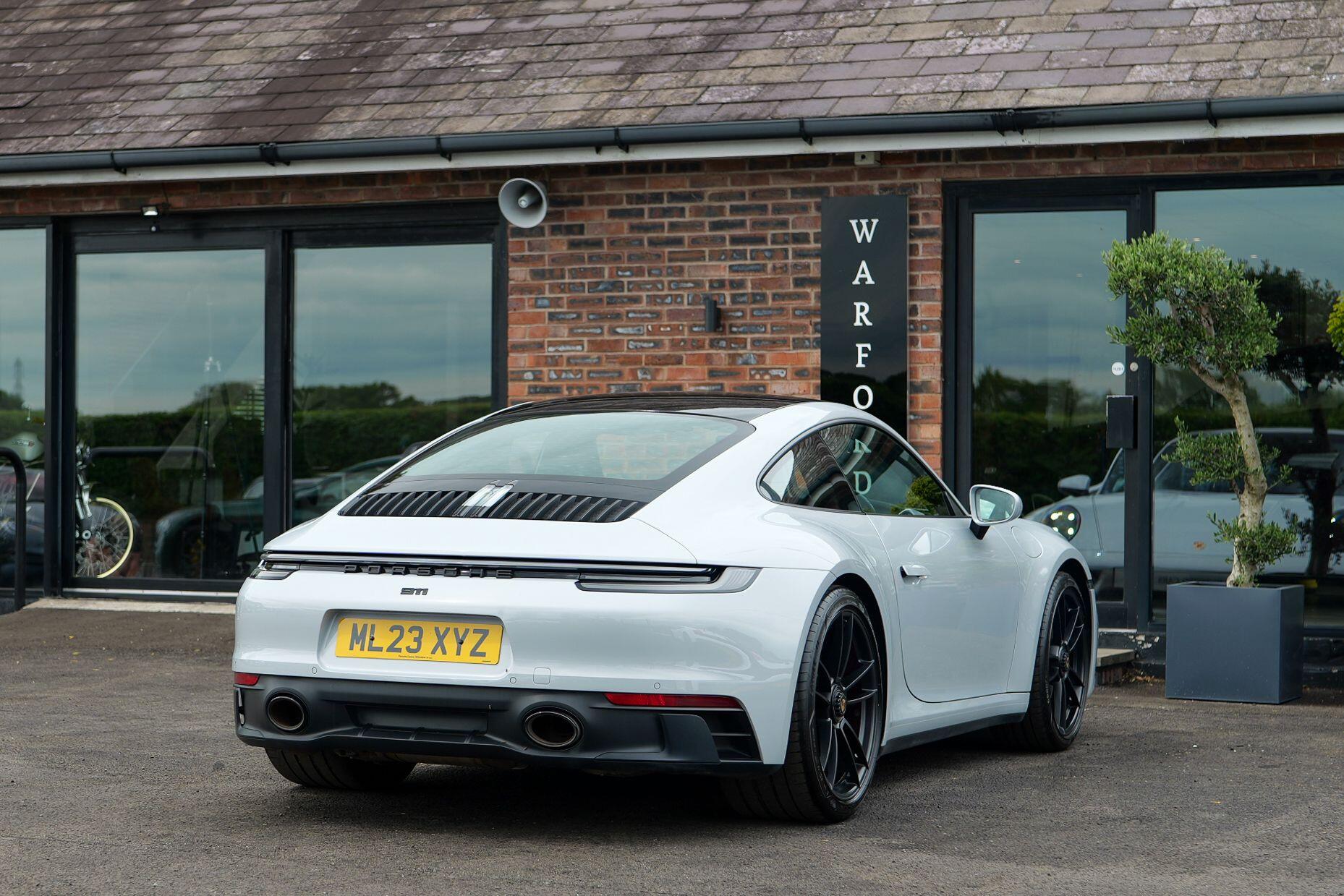 Porsche 911 view 4
