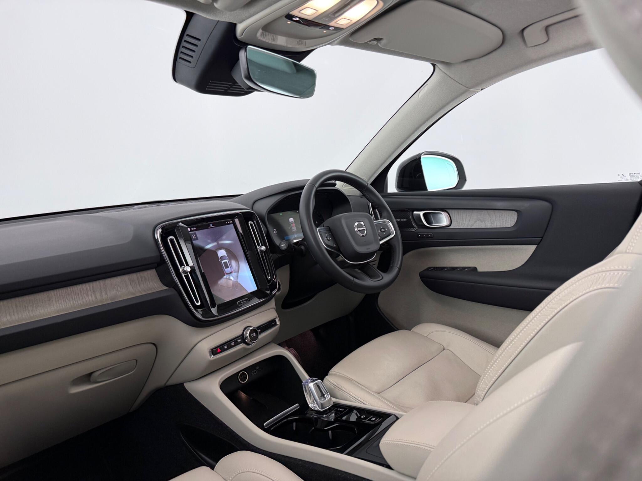 Volvo XC40 view 4