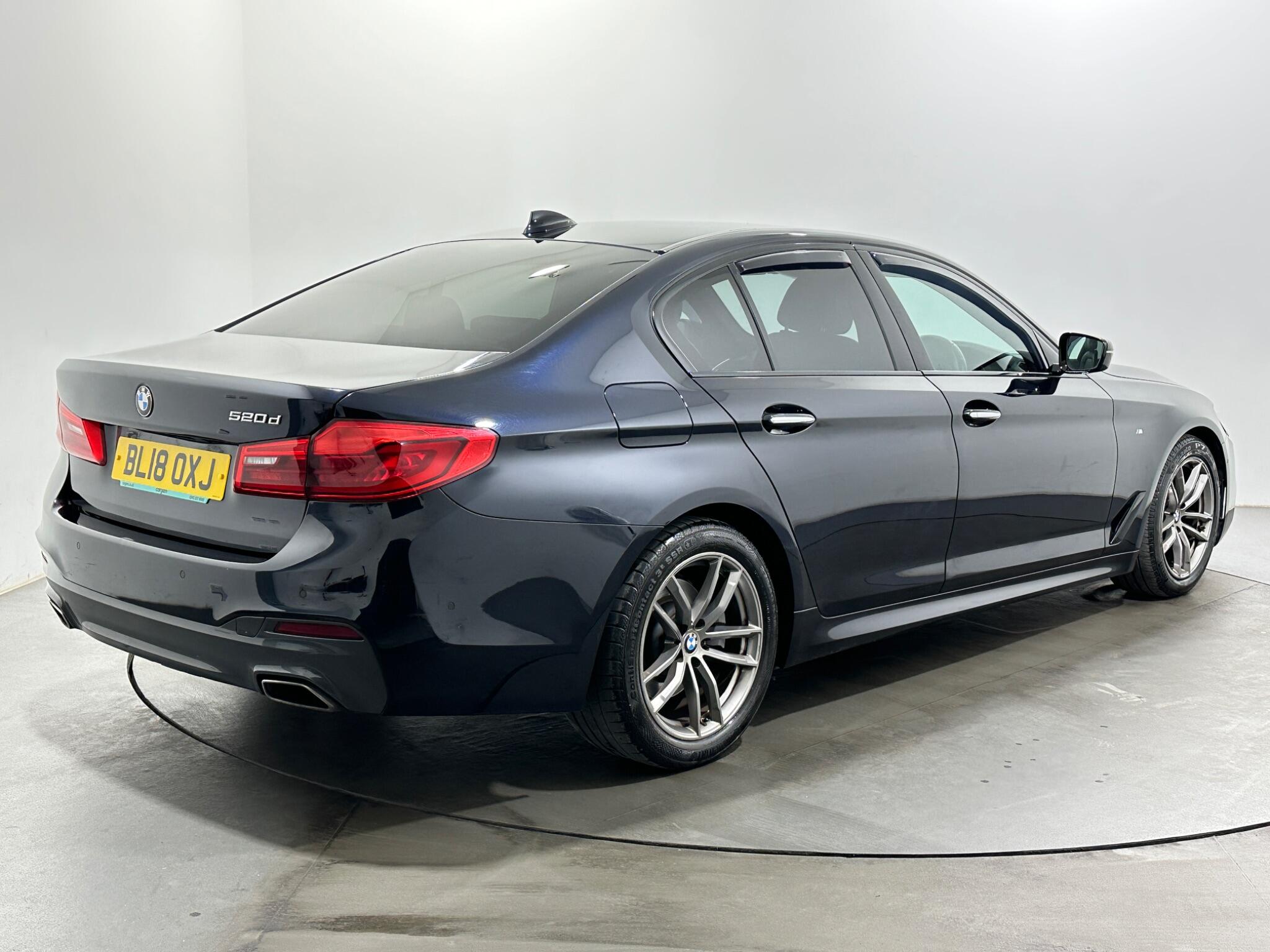 BMW 5 Series view 8