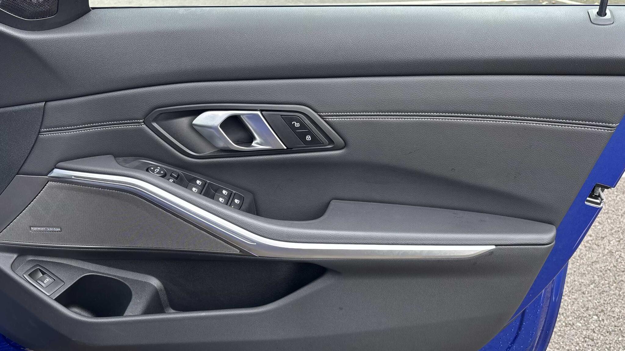 BMW 3 Series view 24