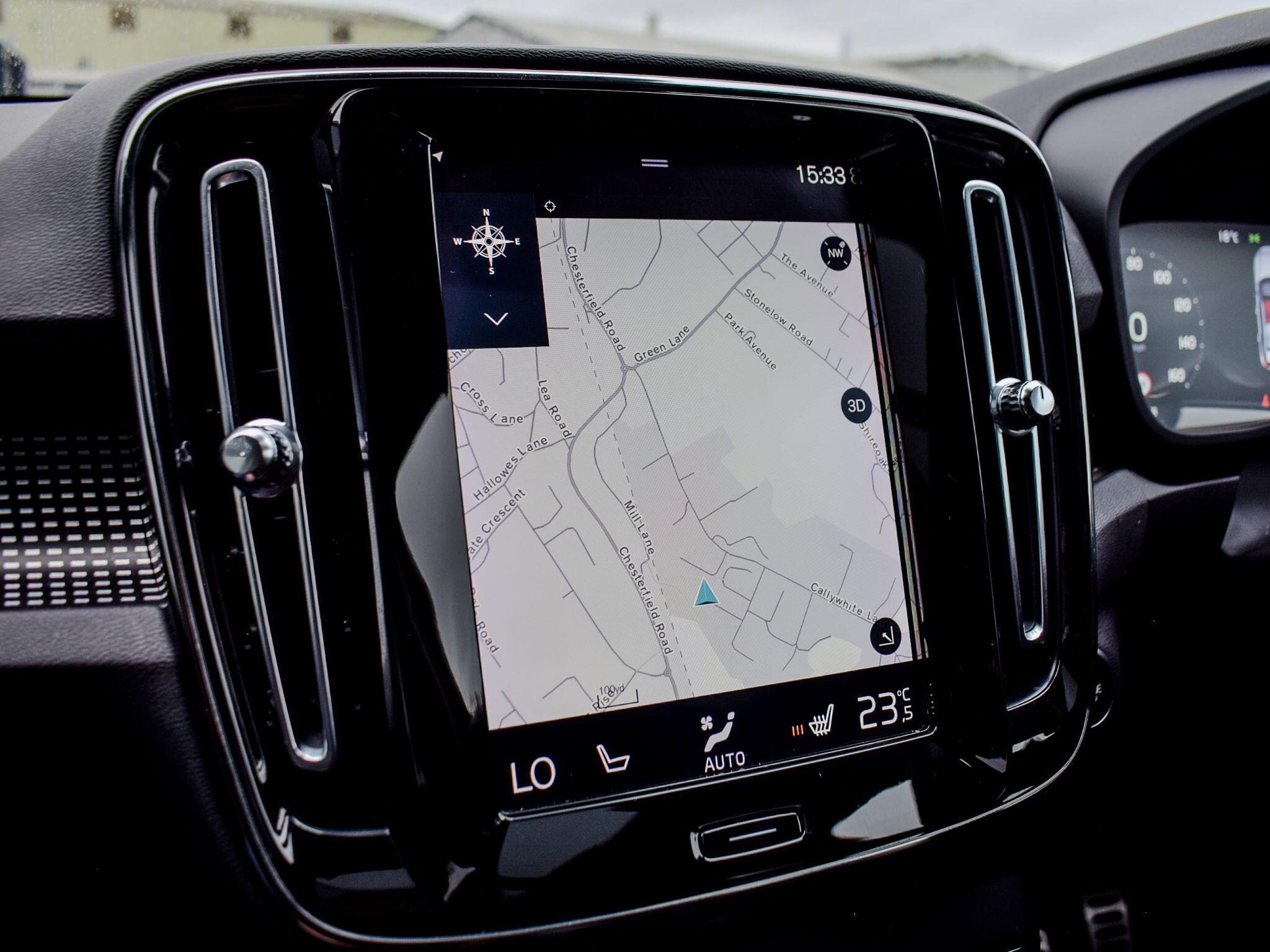 Volvo XC40 view 16