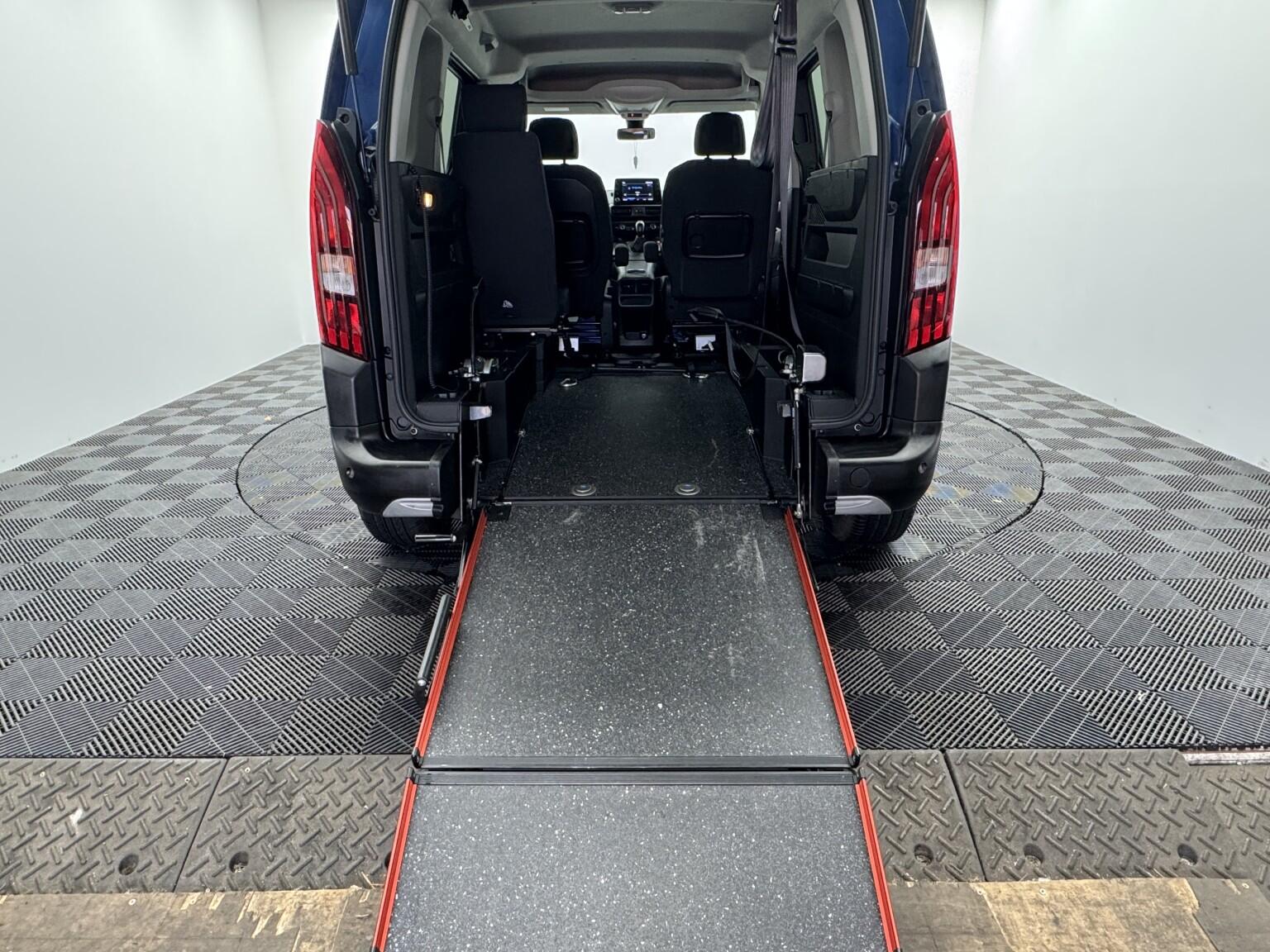 Peugeot Rifter view 16
