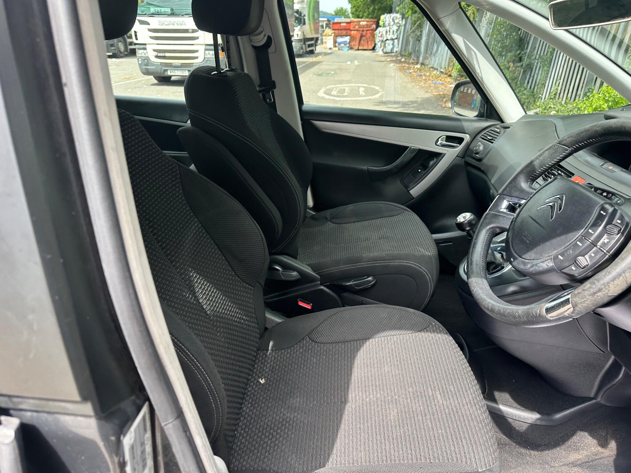 Citroen C4 Picasso view 8