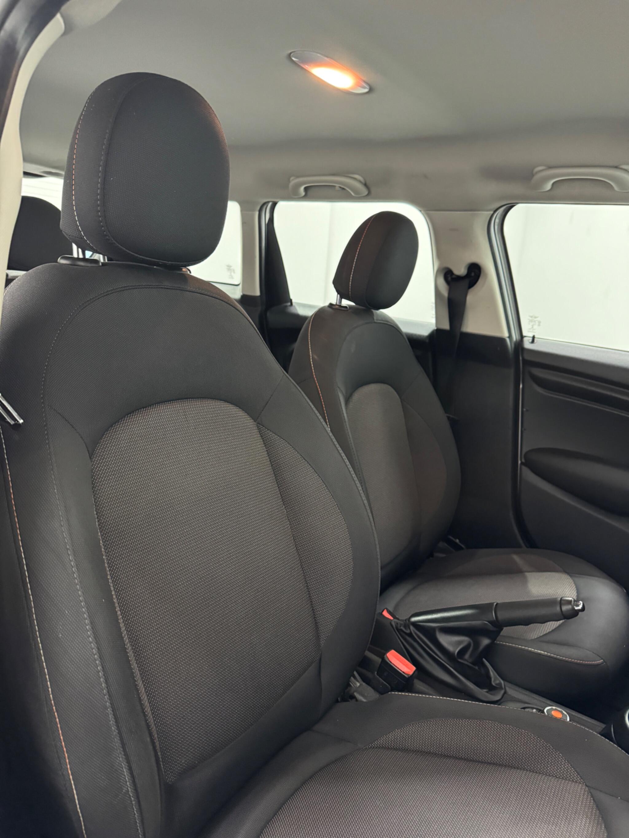 Mini Hatch view 9