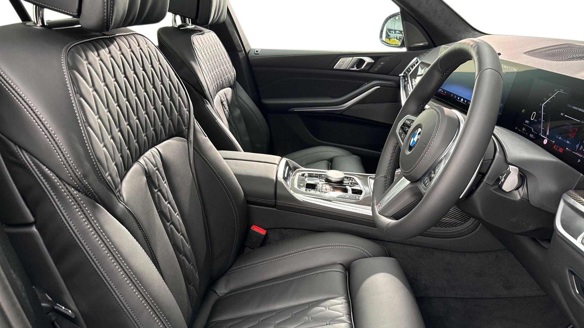BMW X7 view 11