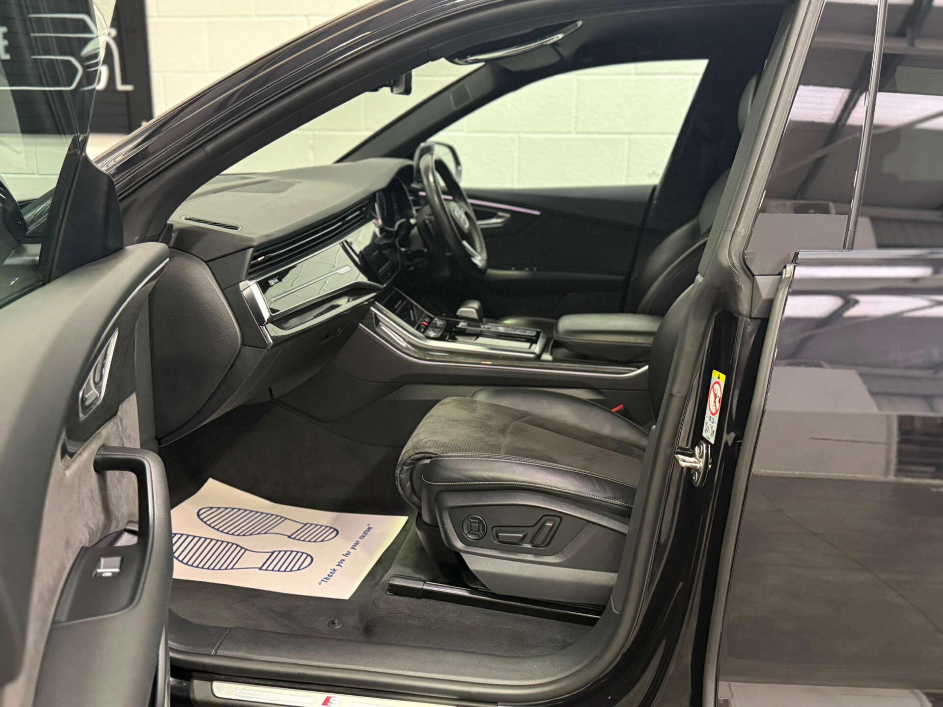 Audi Q8 view 16