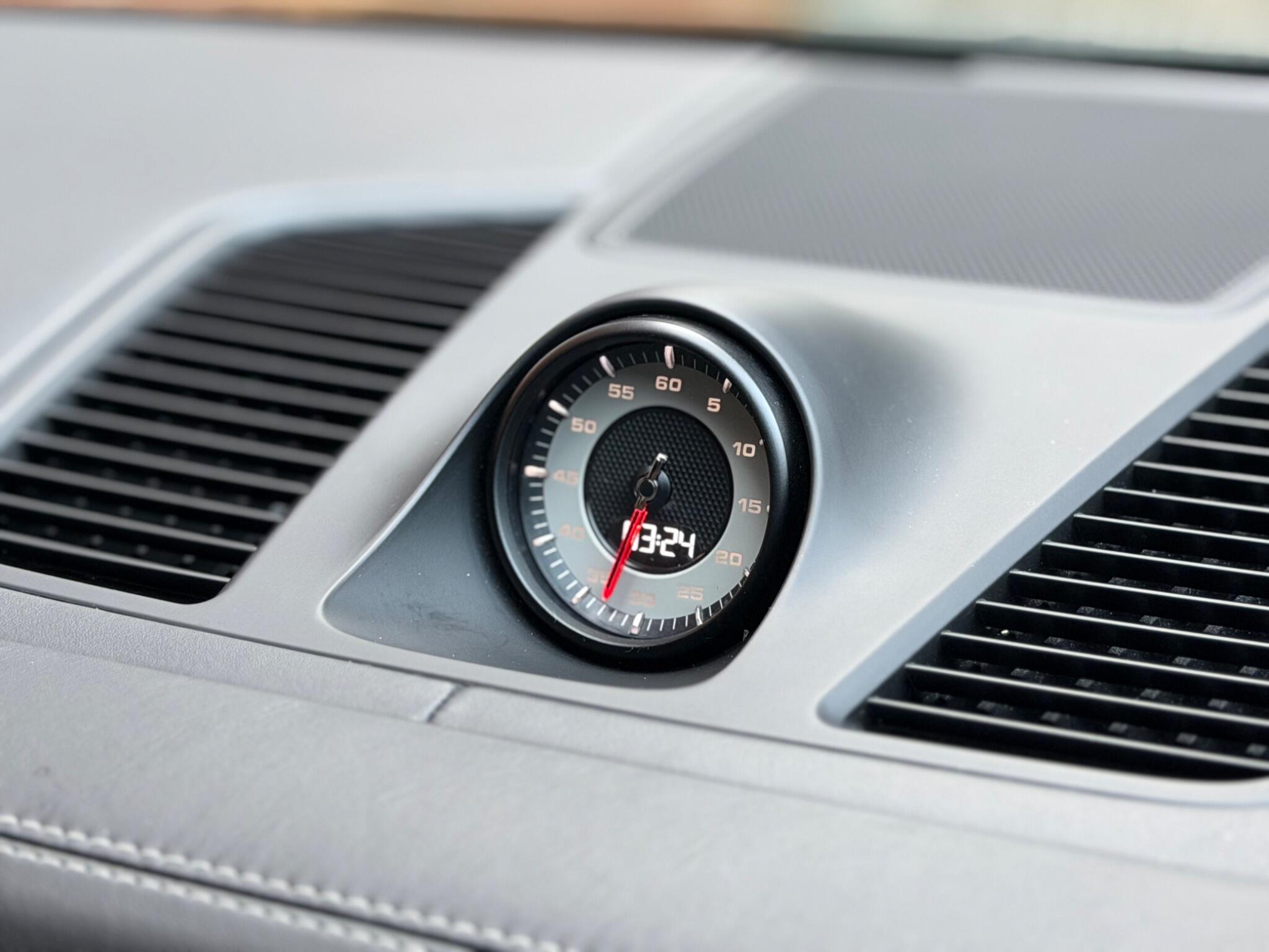 Porsche Cayenne view 80