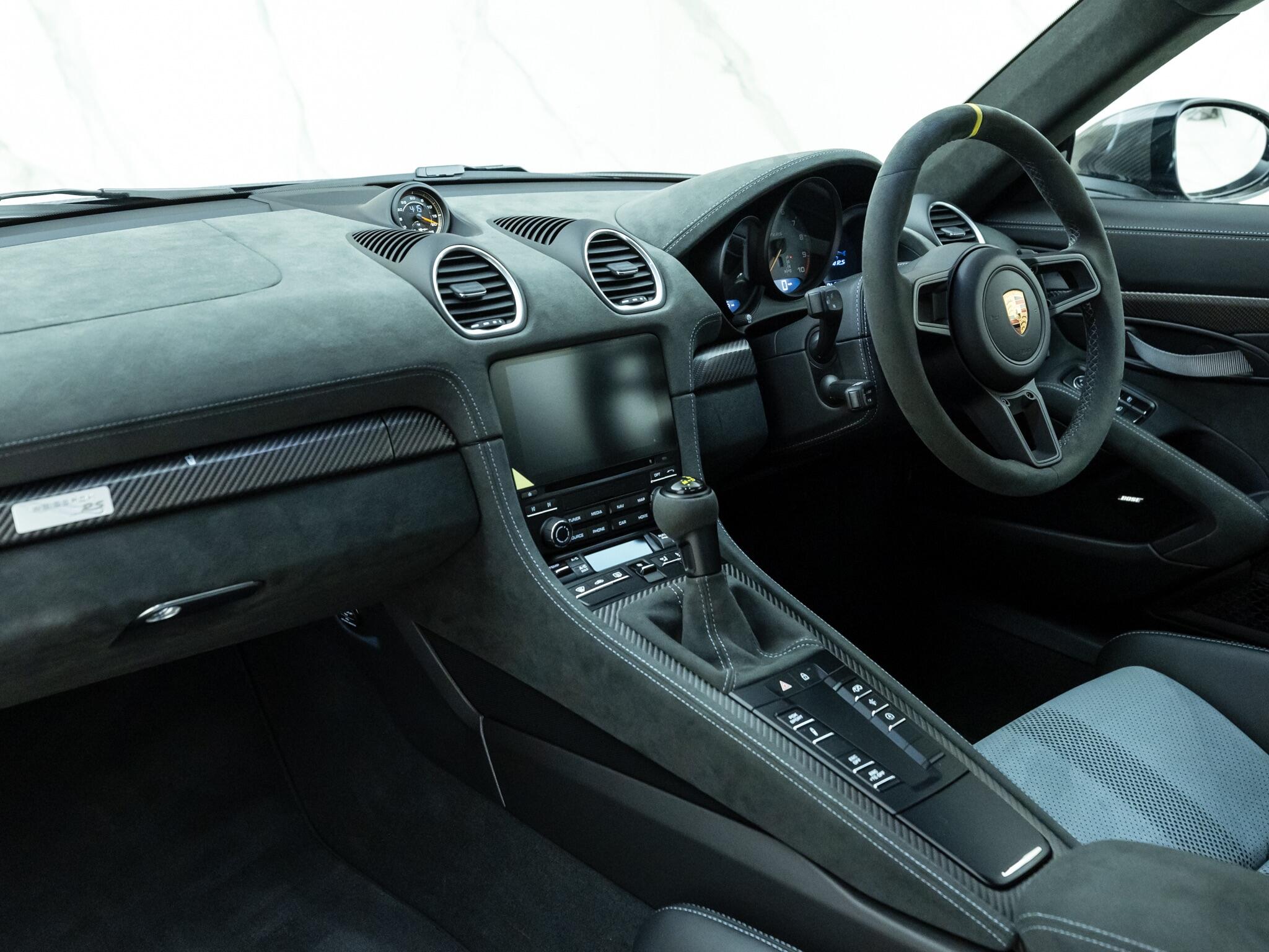 Porsche Cayman view 11