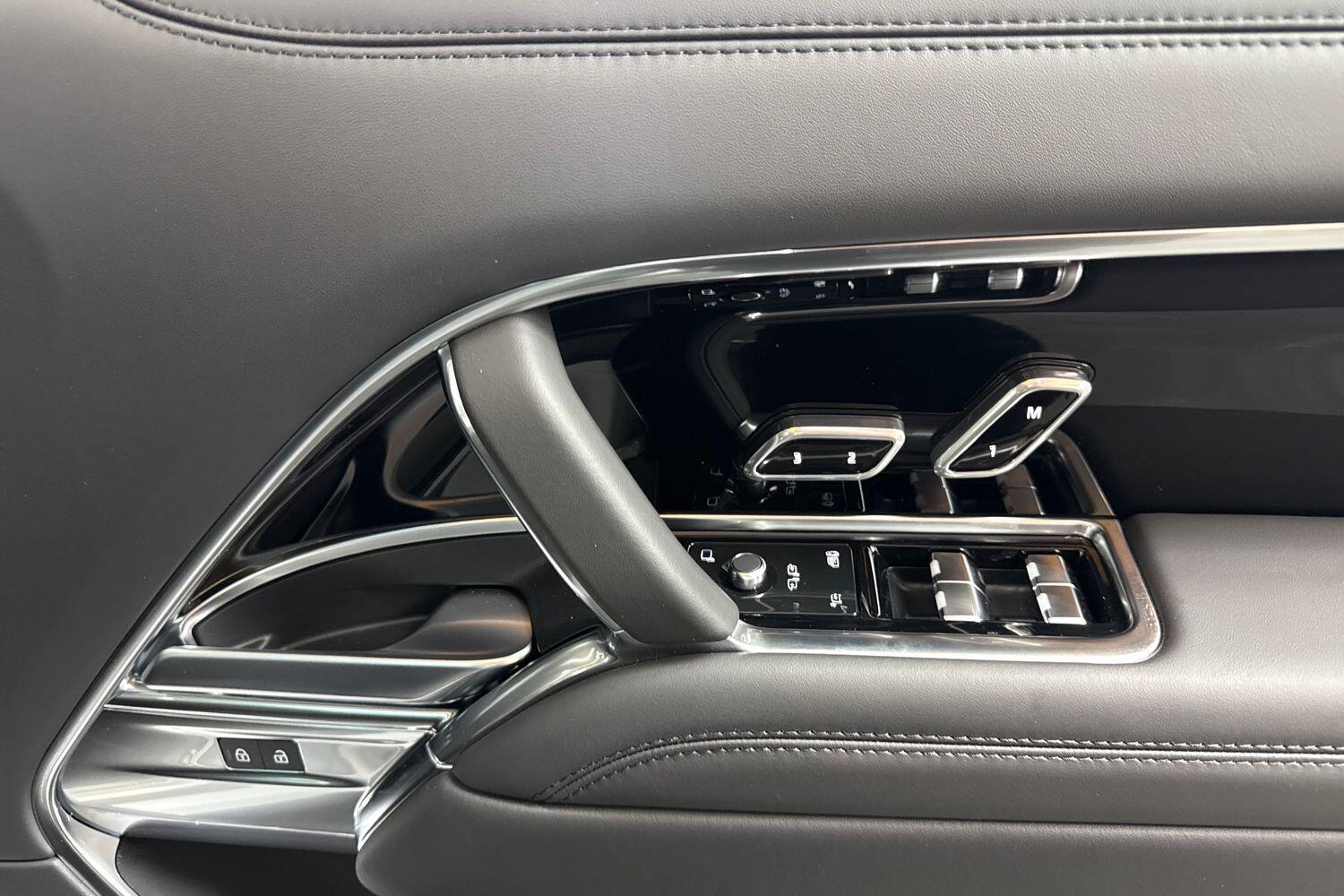 Land Rover Range Rover view 21