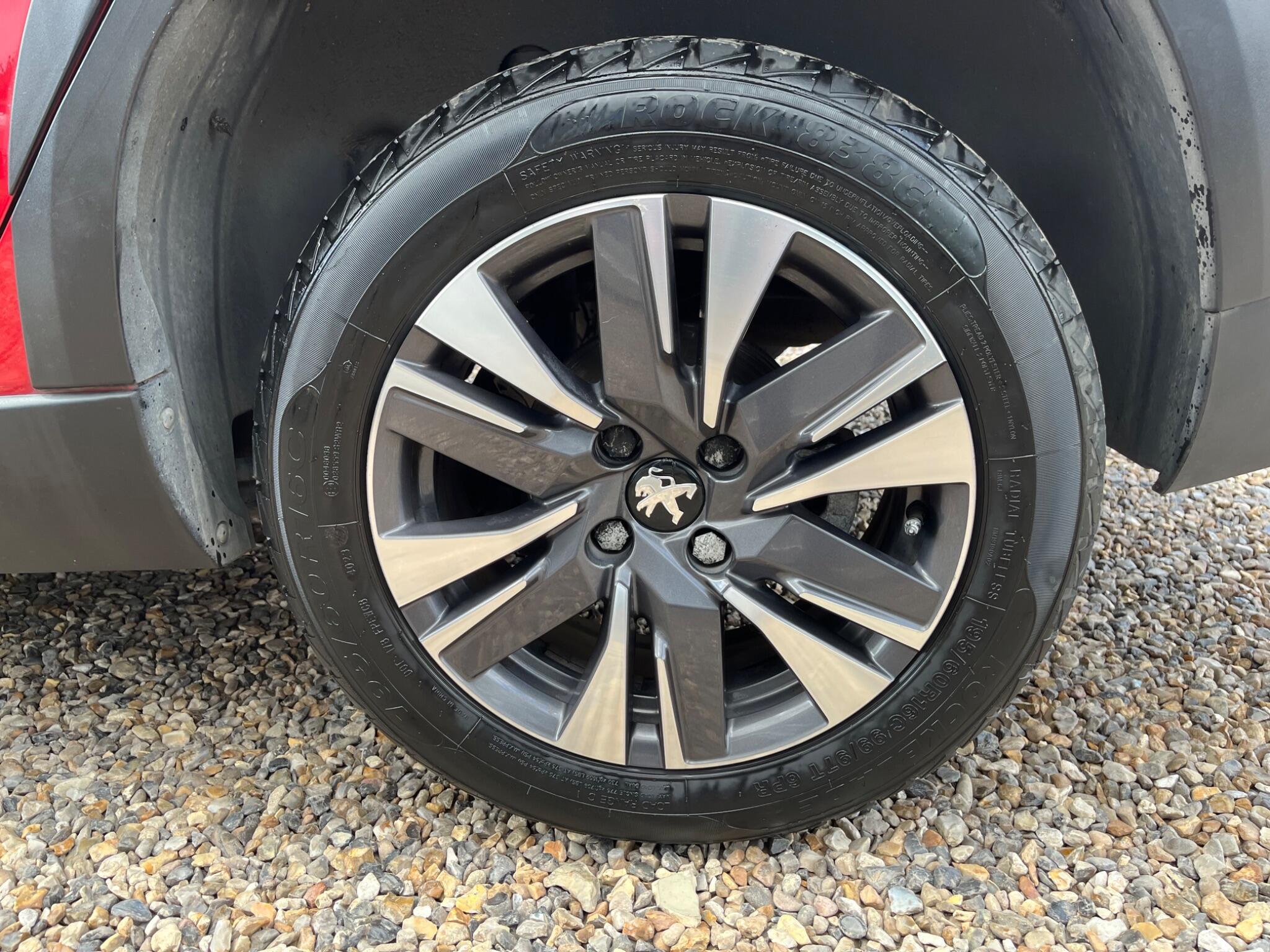 Peugeot 2008 view 8