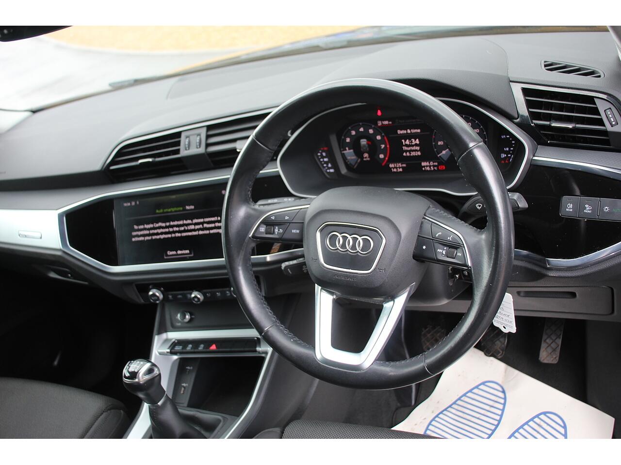 Audi Q3 view 13