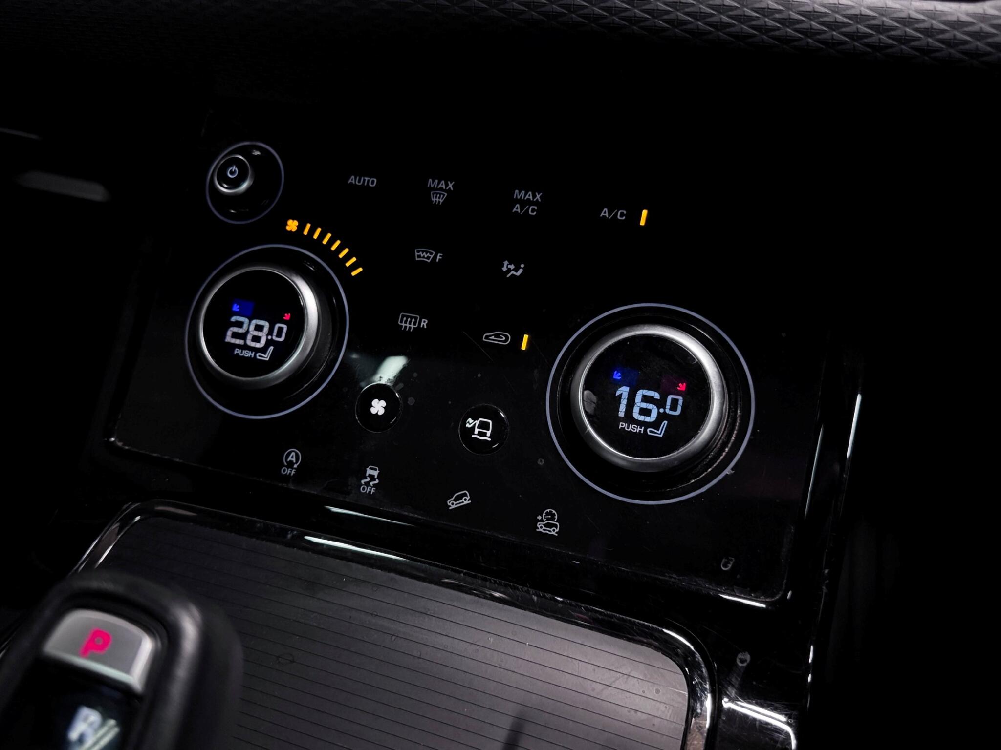 Land Rover Range Rover Evoque view 28