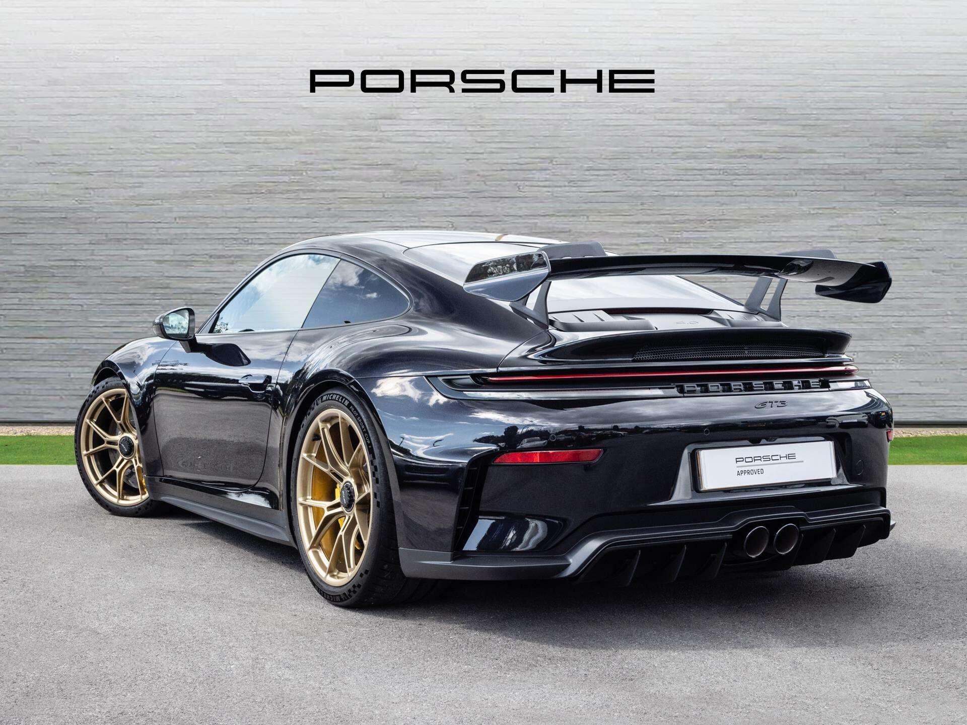 Porsche 911 view 4