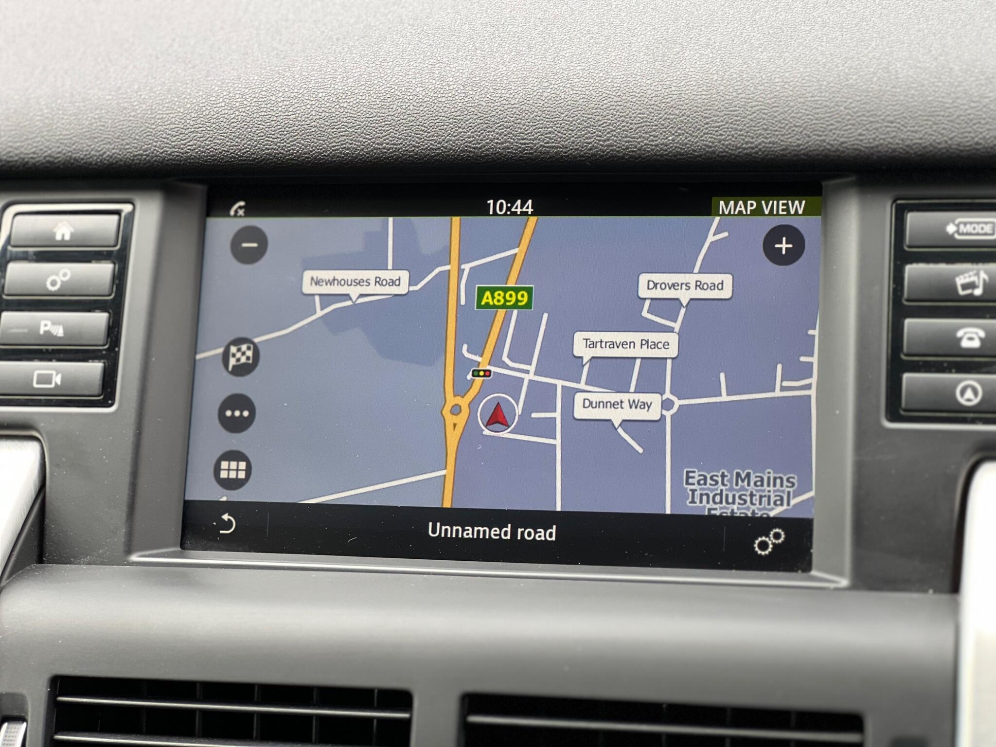Land Rover Discovery Sport view 38