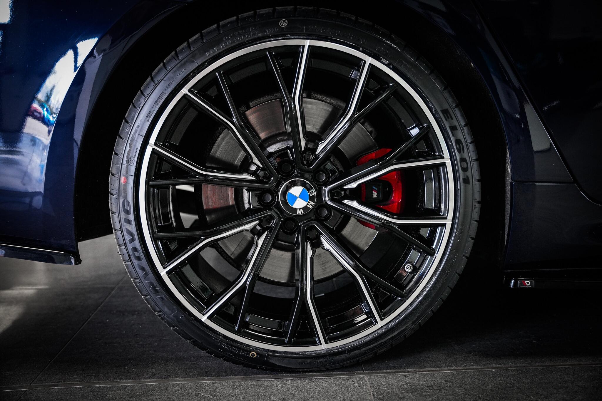 BMW 5 Series view 28